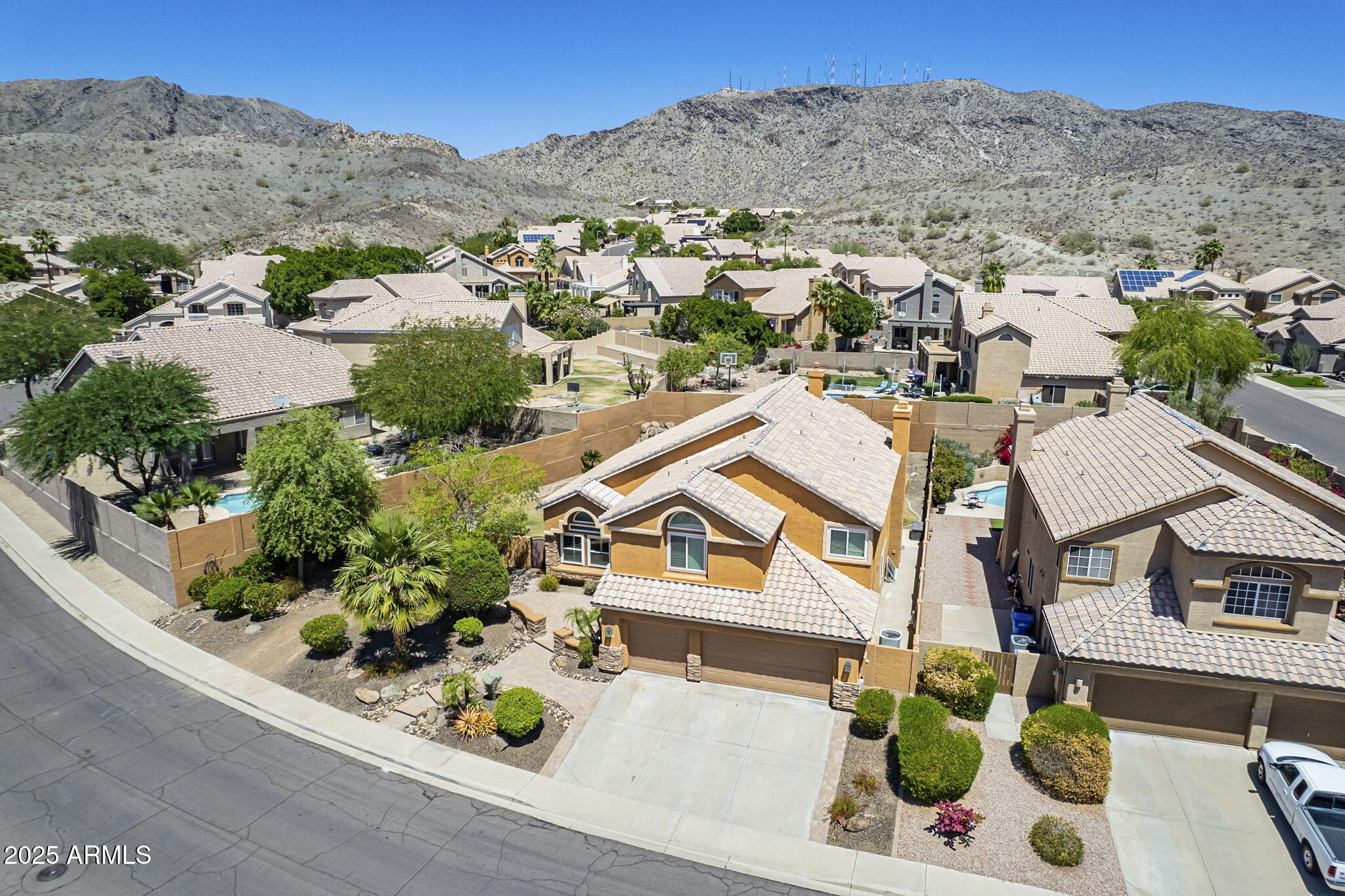 768 E MOUNTAIN SKY Avenue