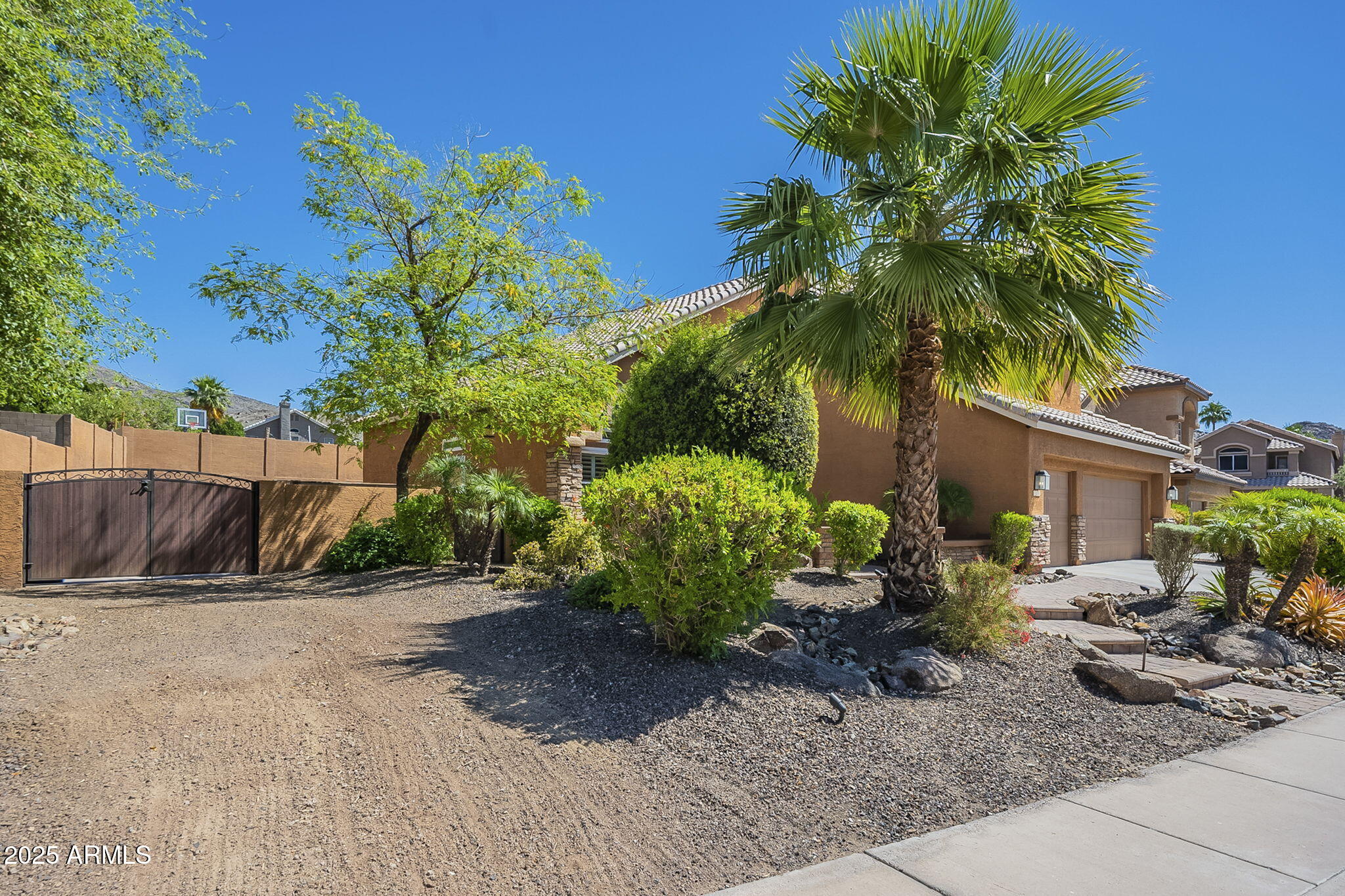 768 E MOUNTAIN SKY Avenue