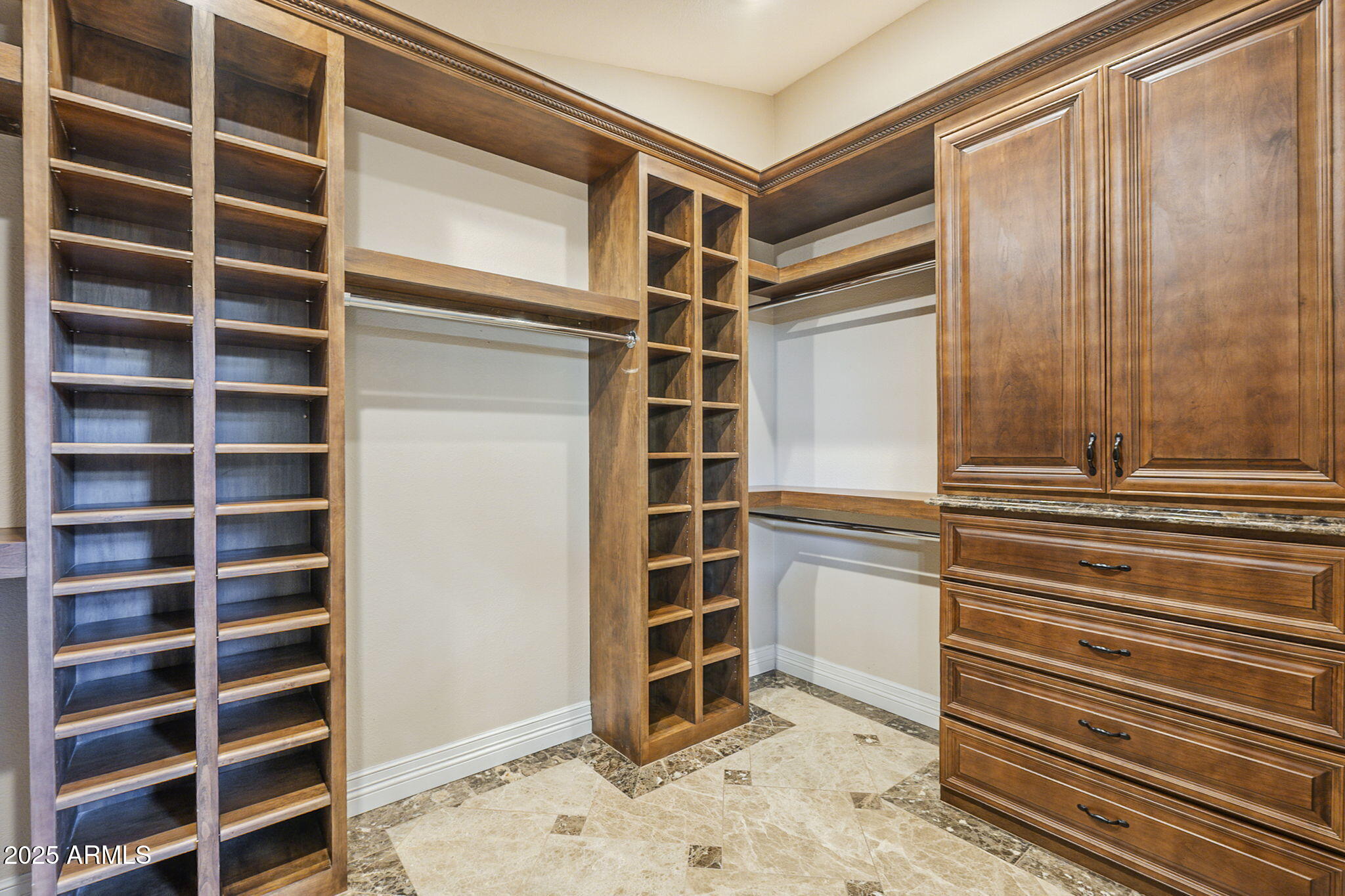 768 E MOUNTAIN SKY Avenue