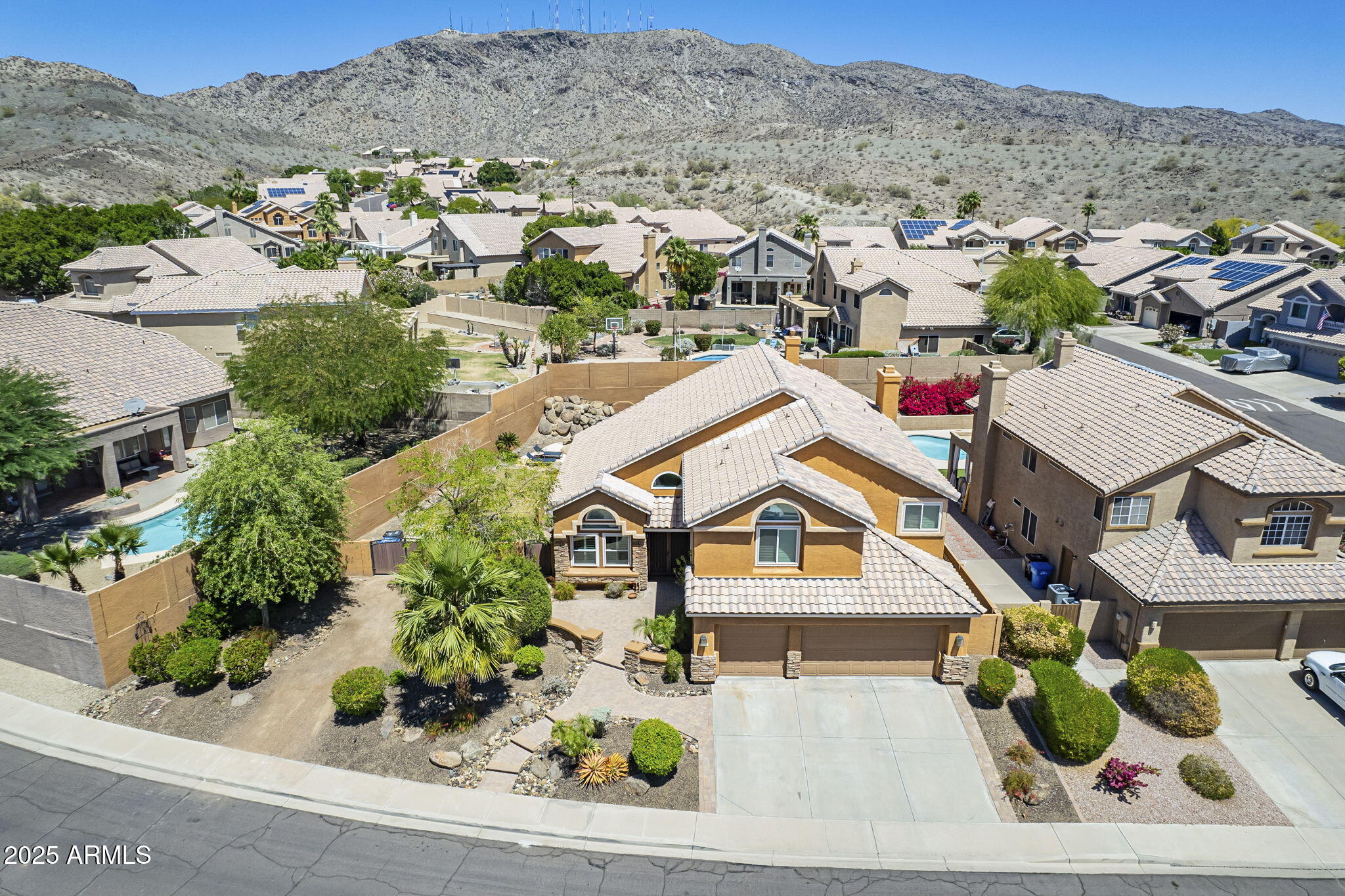 768 E MOUNTAIN SKY Avenue