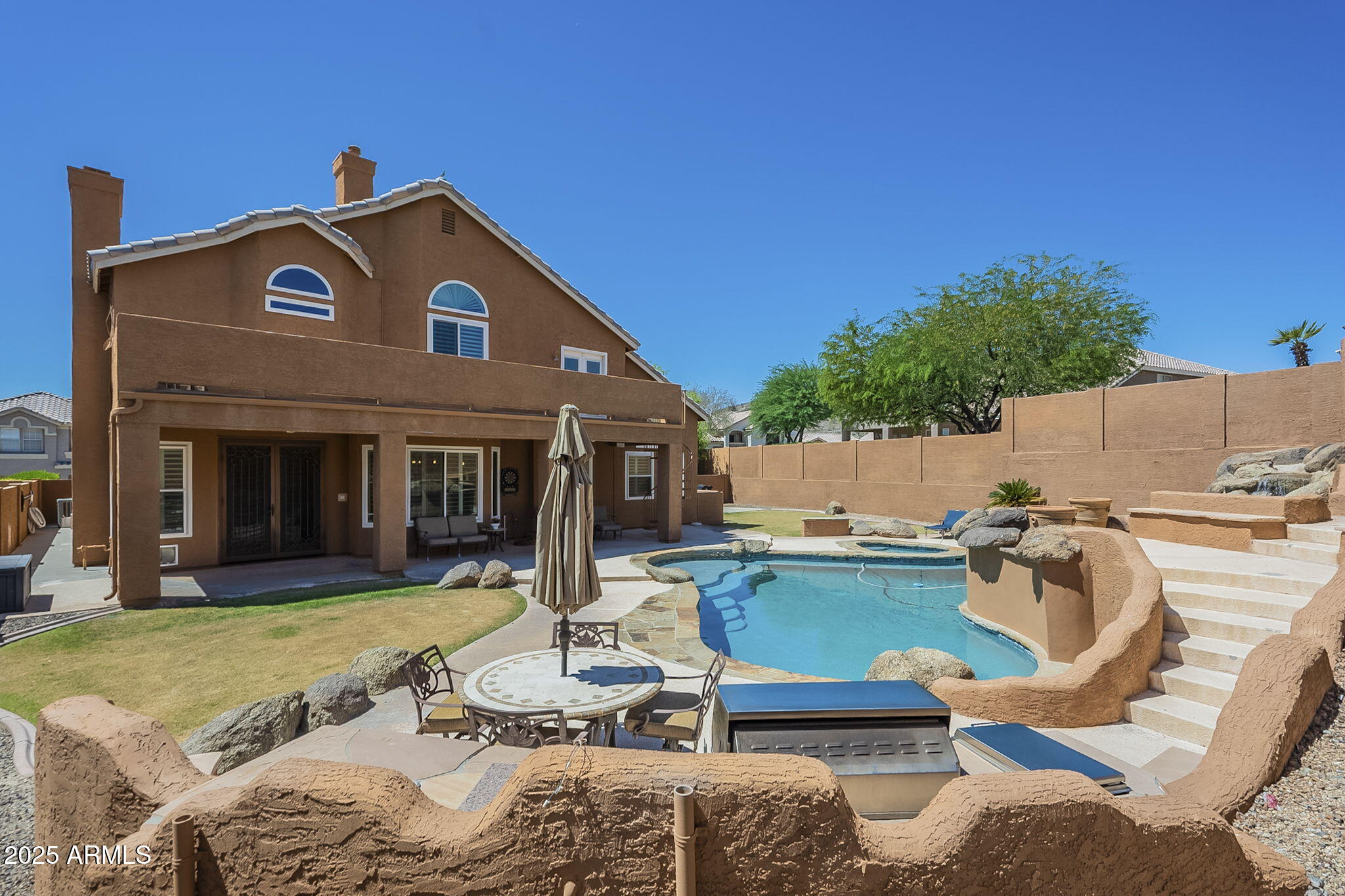 768 E MOUNTAIN SKY Avenue