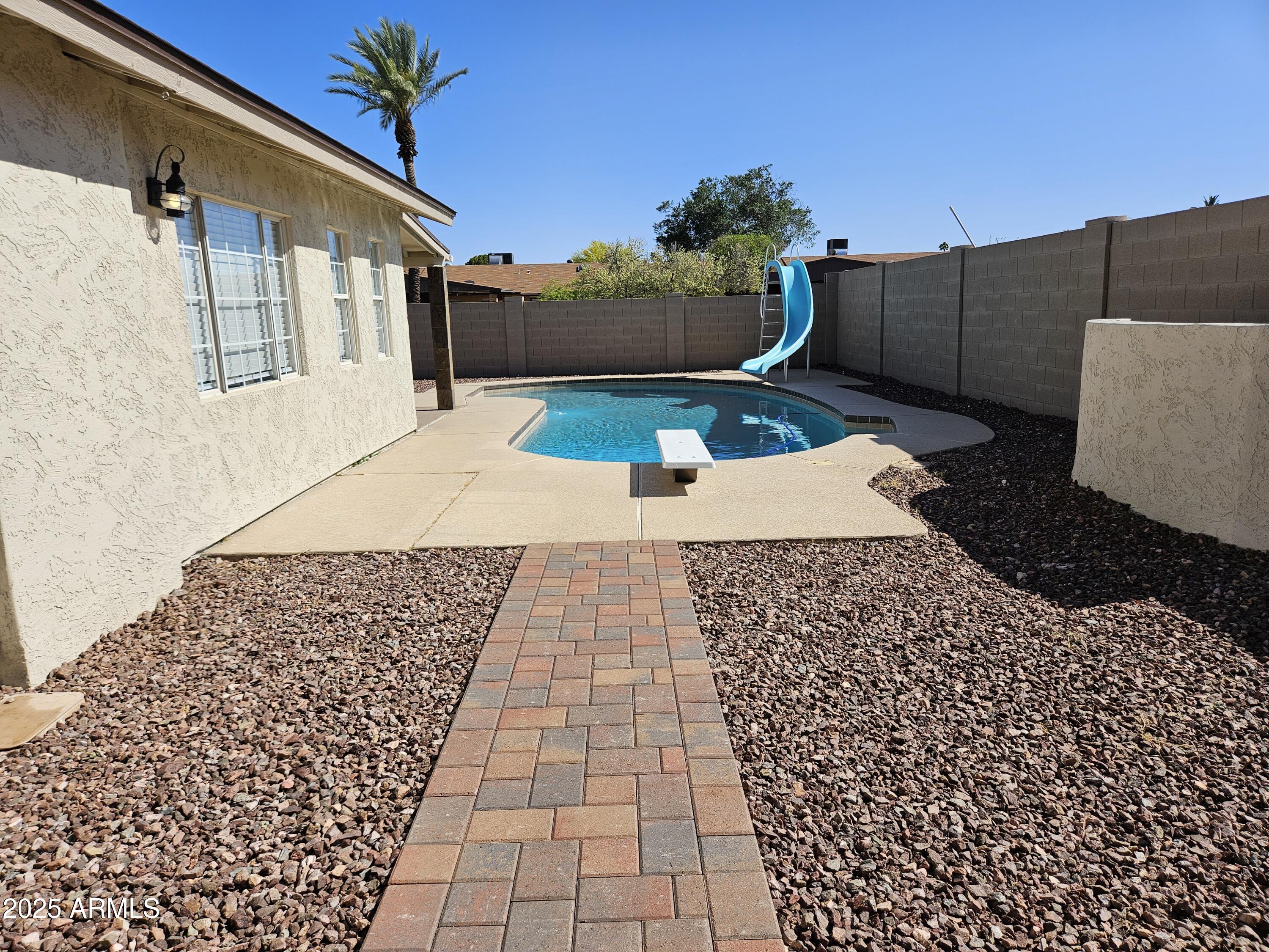 9612 N 52ND Drive