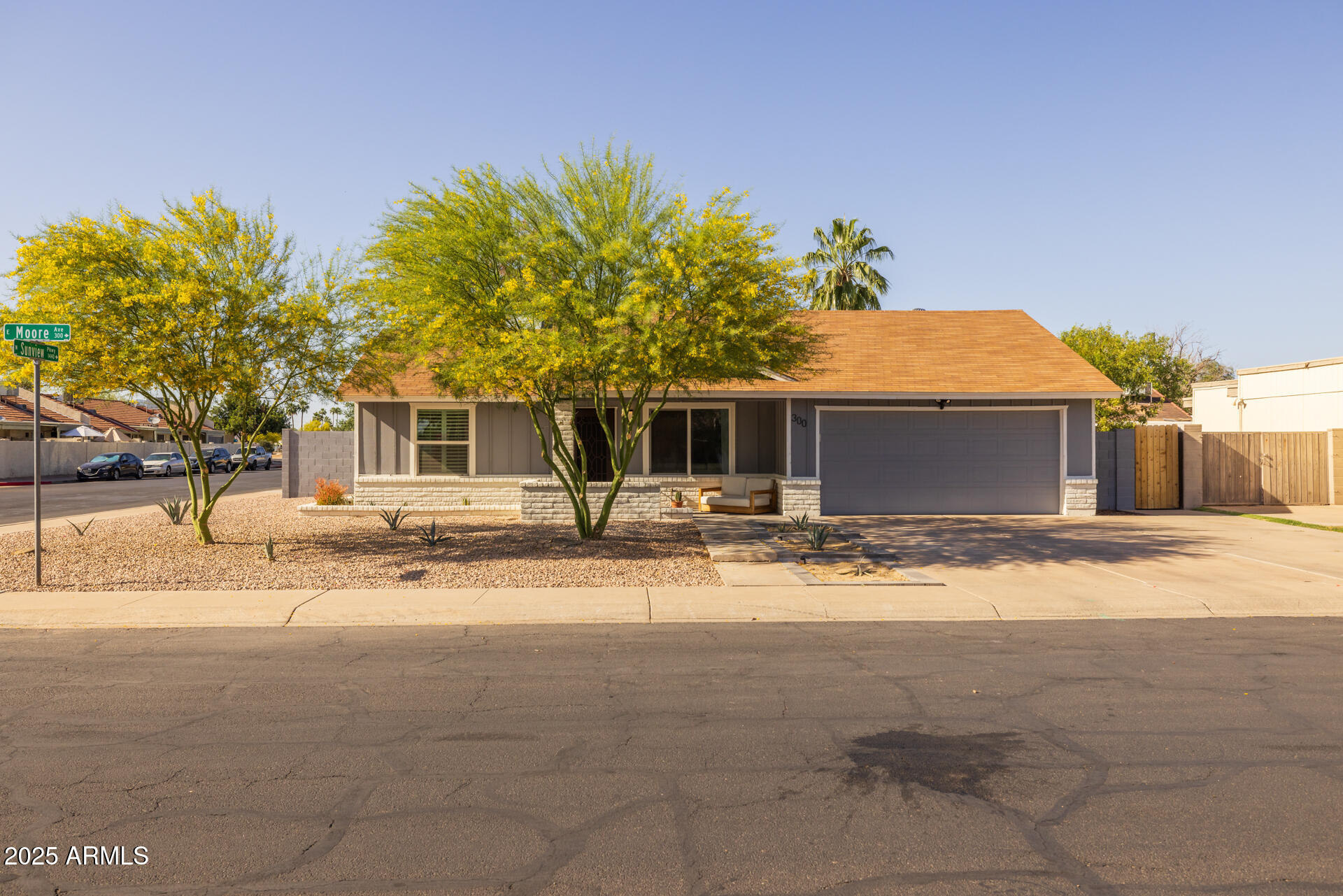 300 E MOORE Avenue