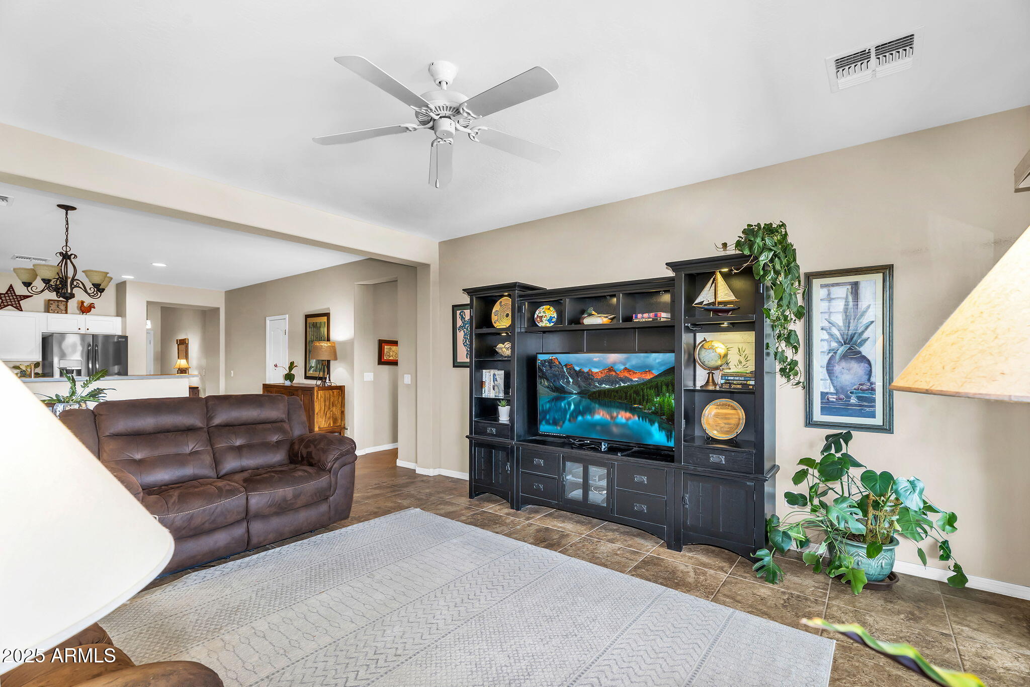 1081 W STEPHANIE Lane