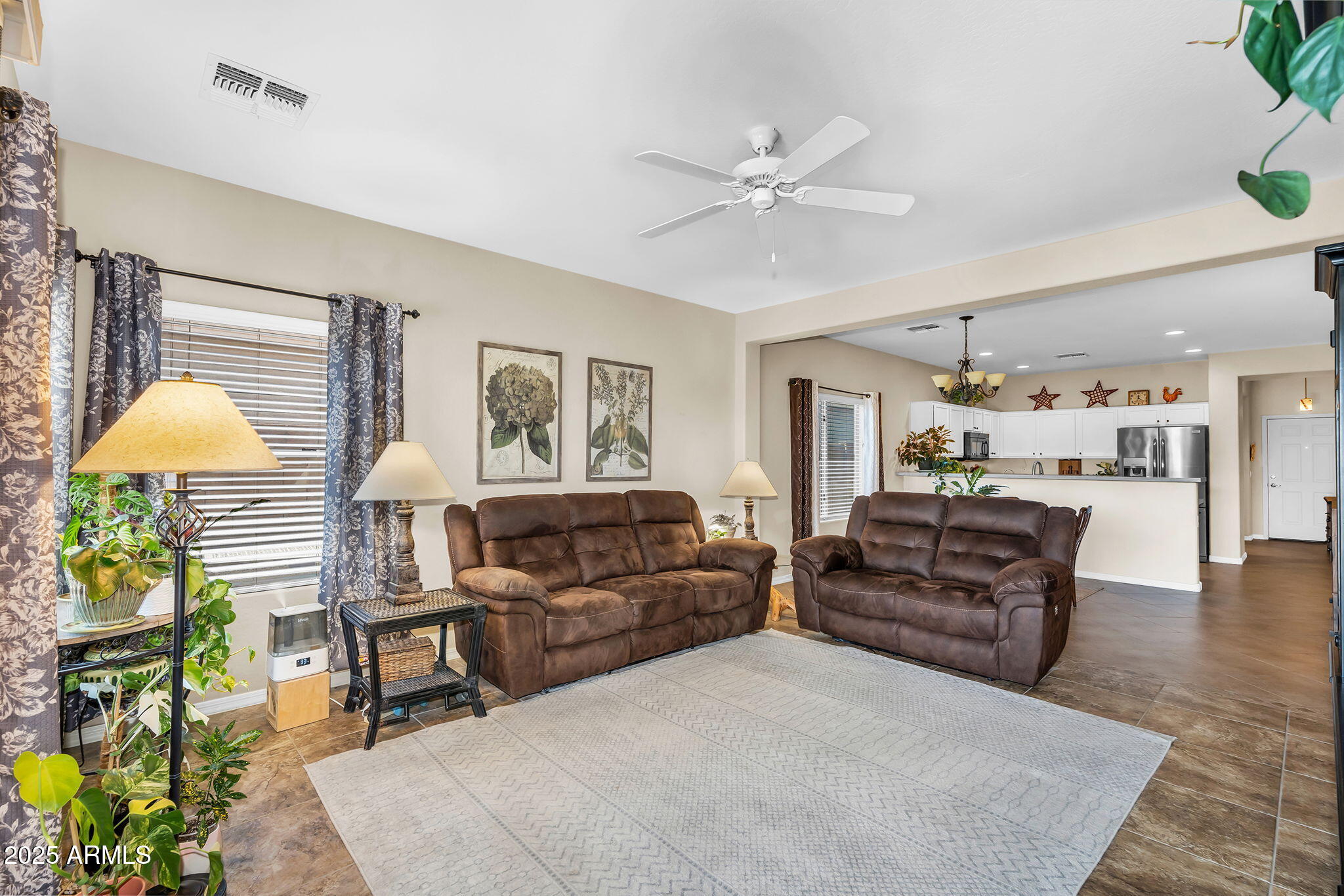 1081 W STEPHANIE Lane