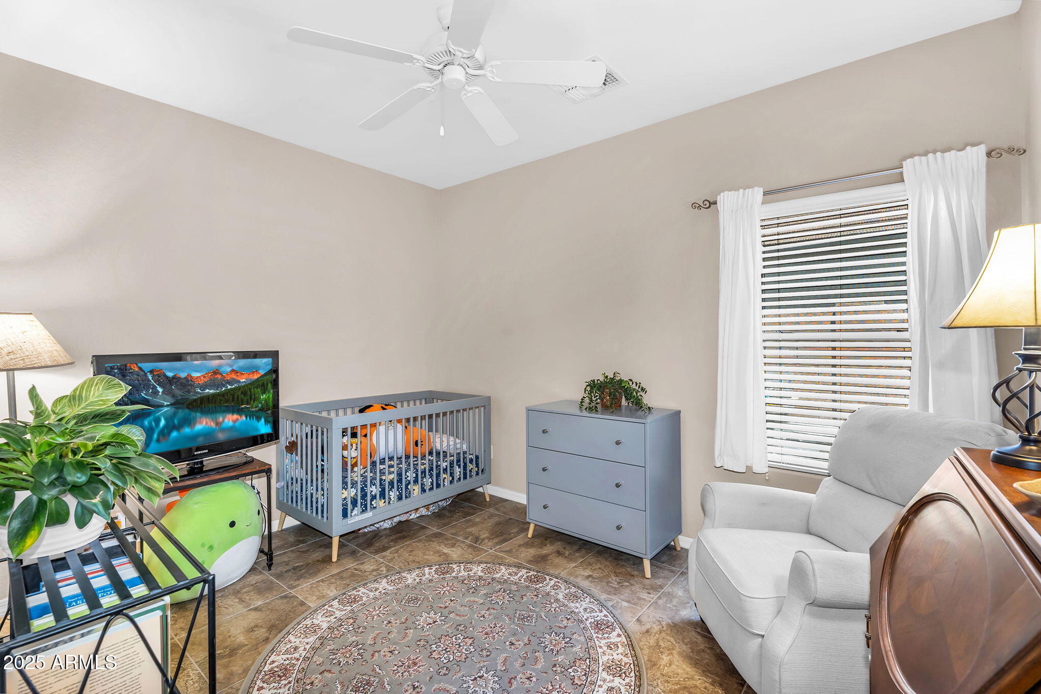 1081 W STEPHANIE Lane