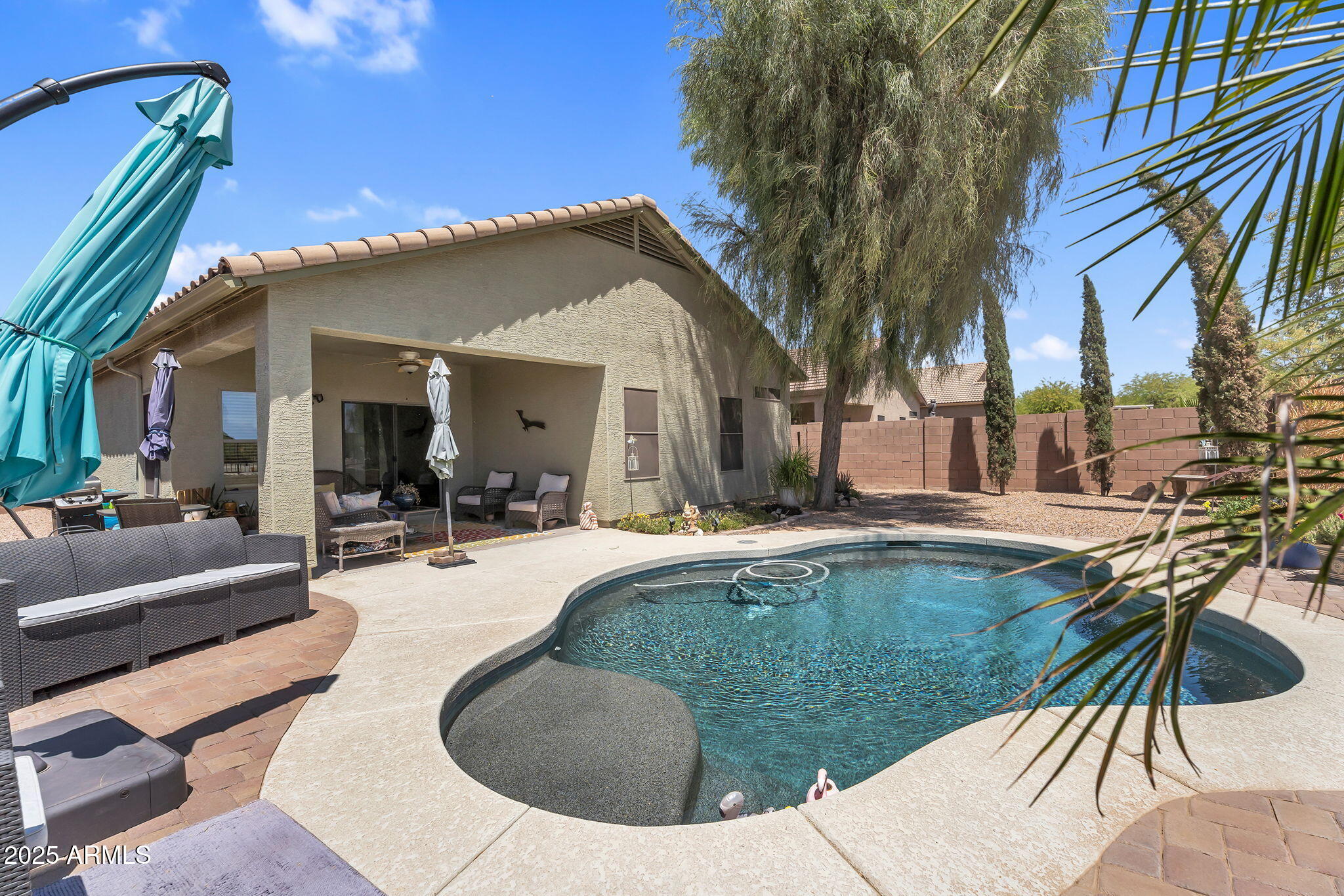 1081 W STEPHANIE Lane