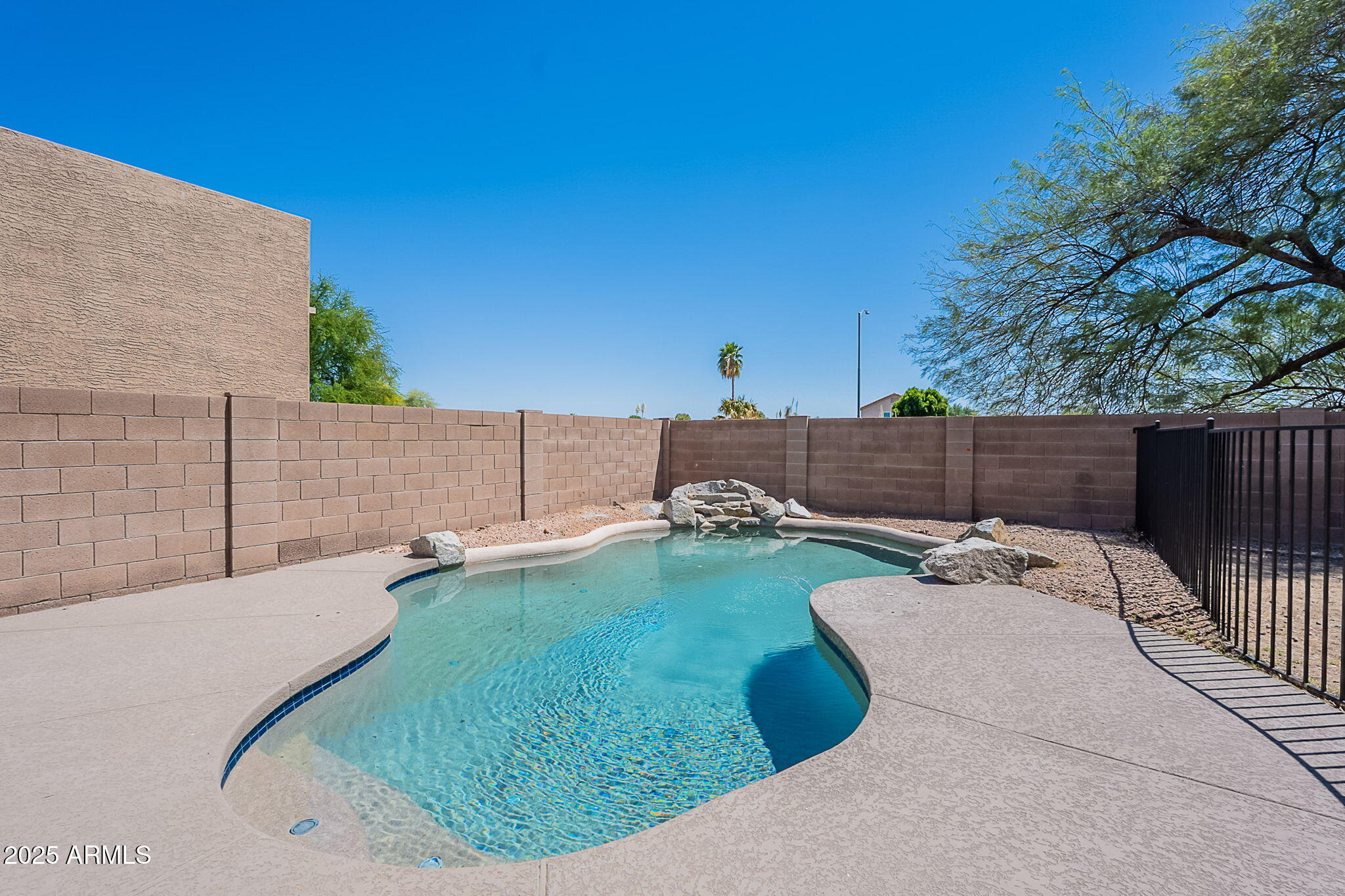 3233 E SEQUOIA Drive