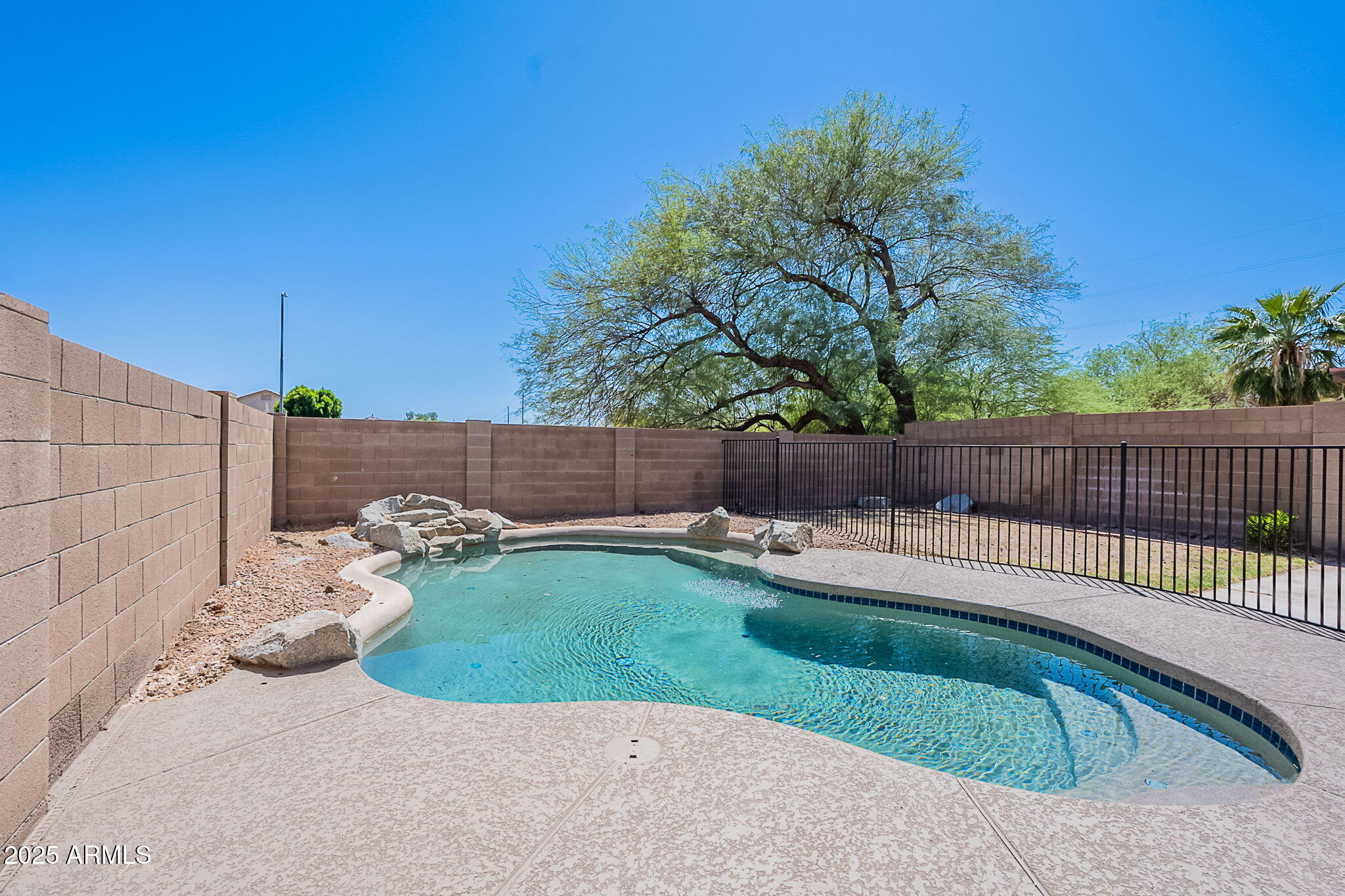 3233 E SEQUOIA Drive