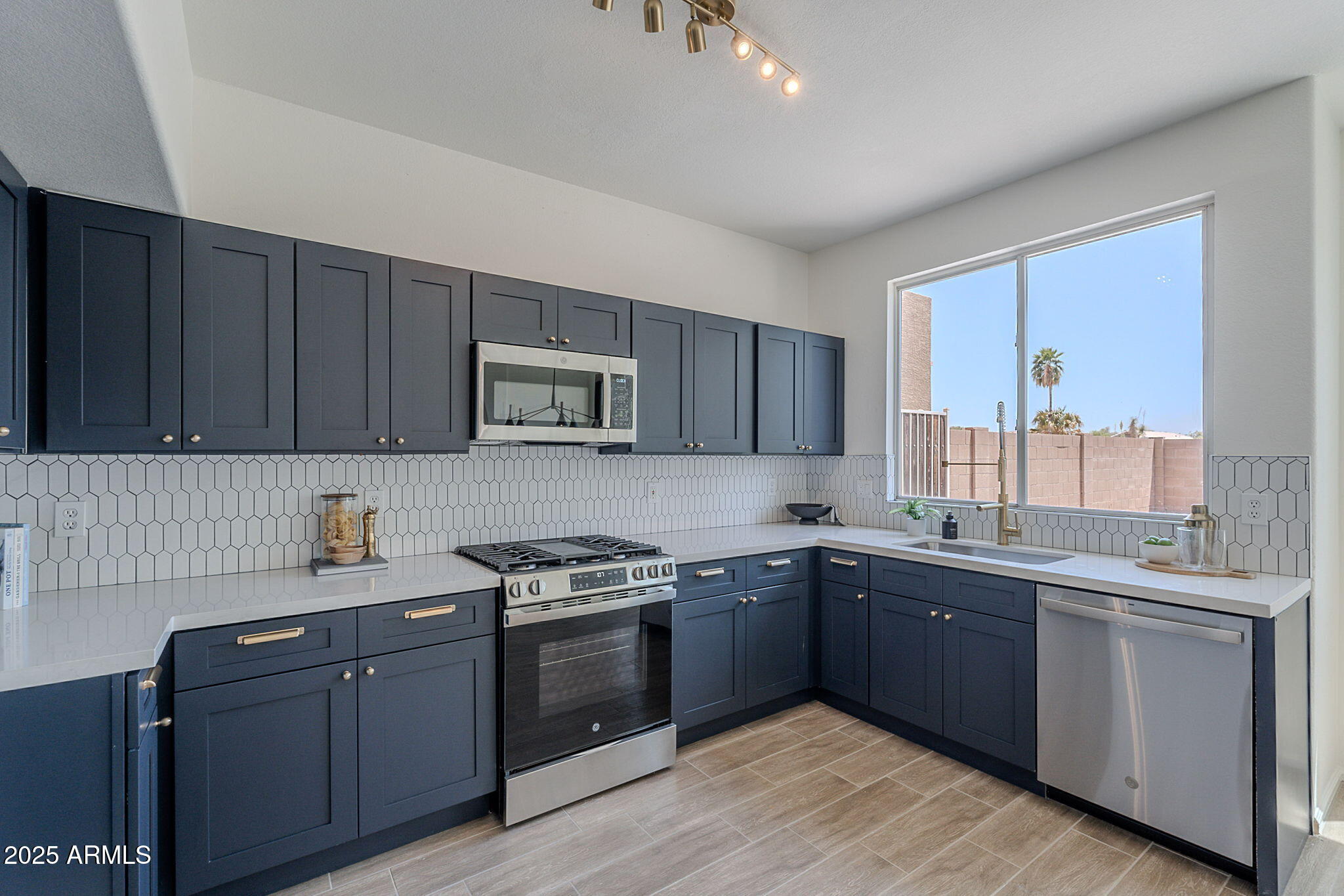 3233 E SEQUOIA Drive