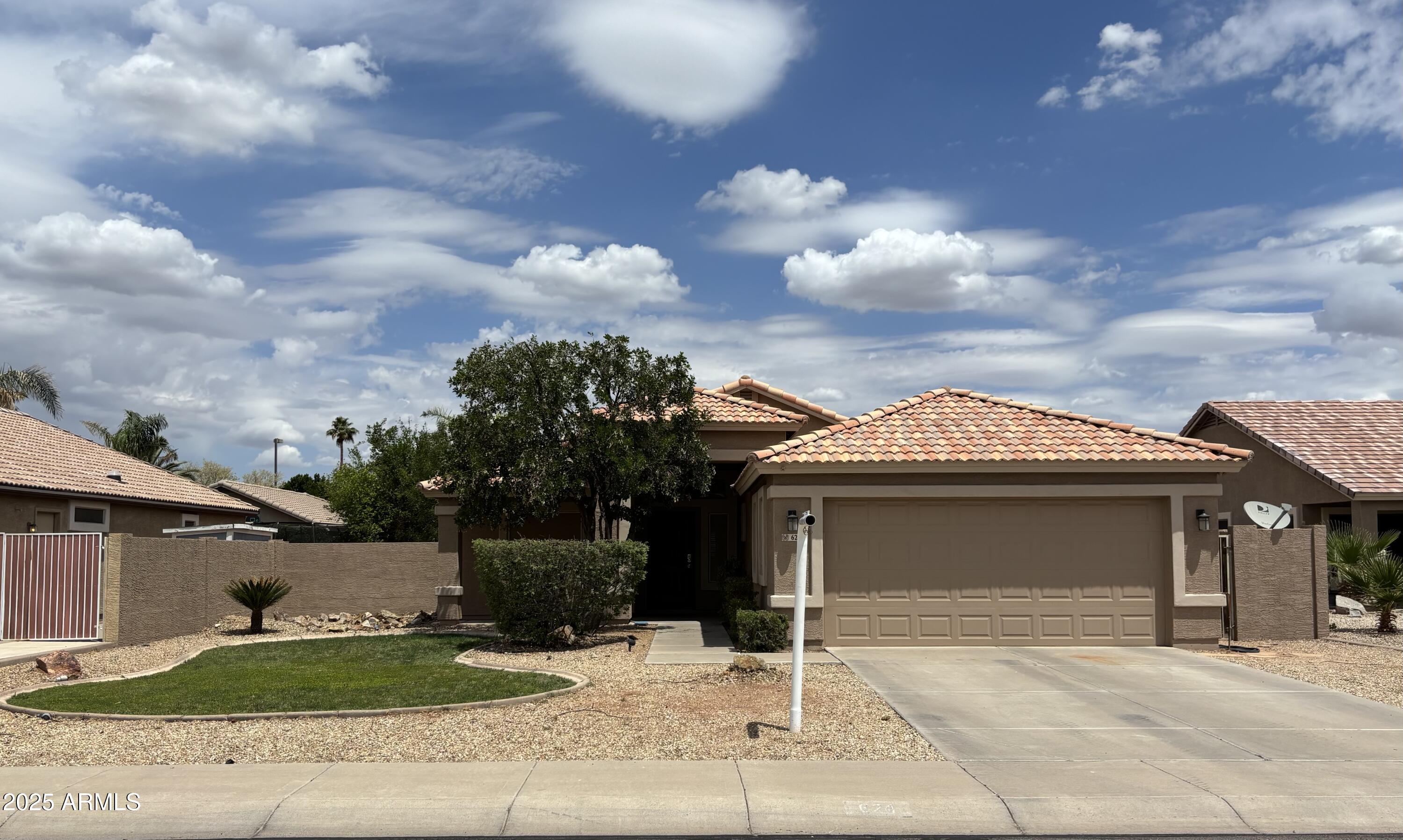 624 E IRIS Court