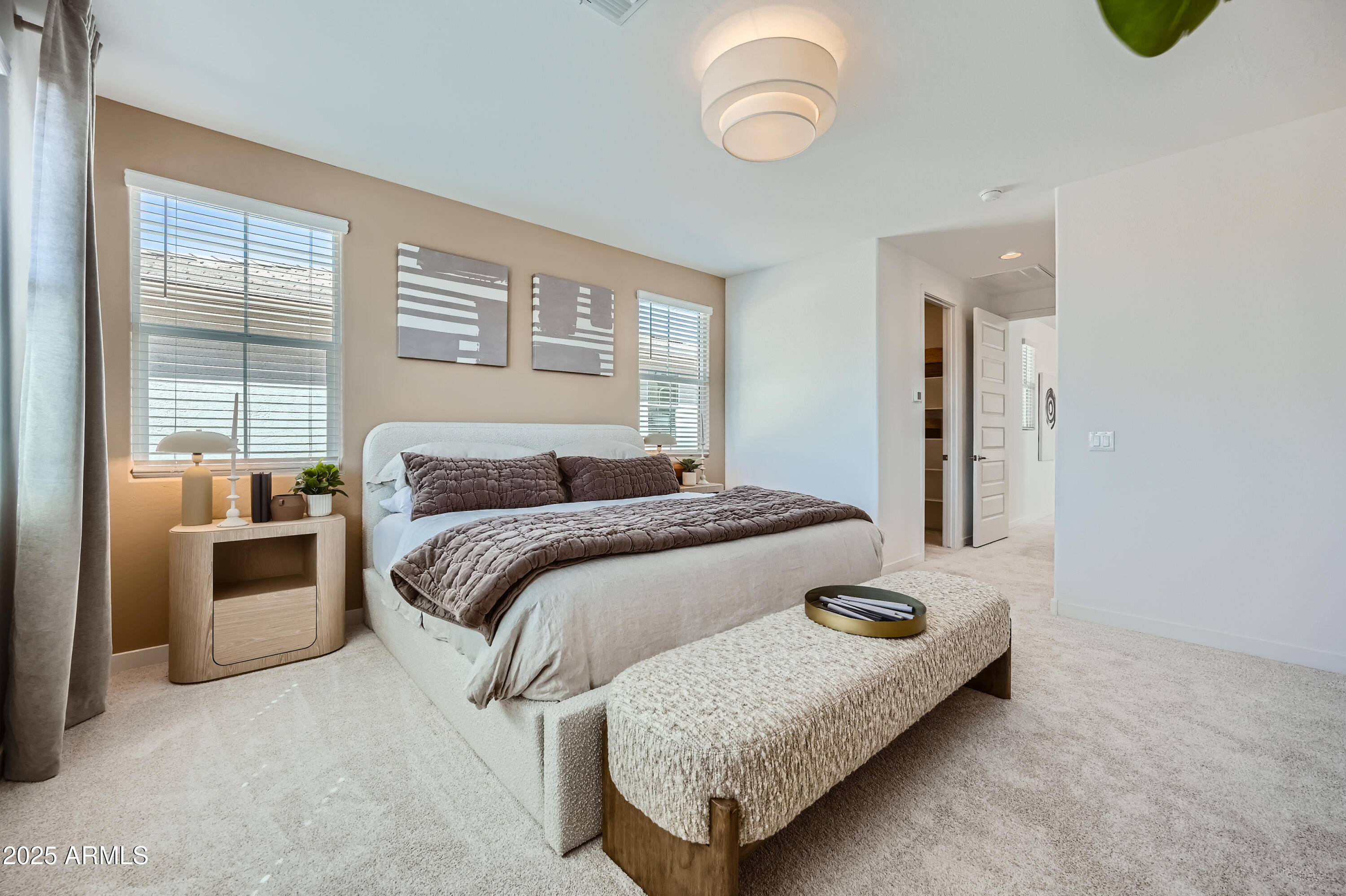 10049 E ULYSSES Avenue