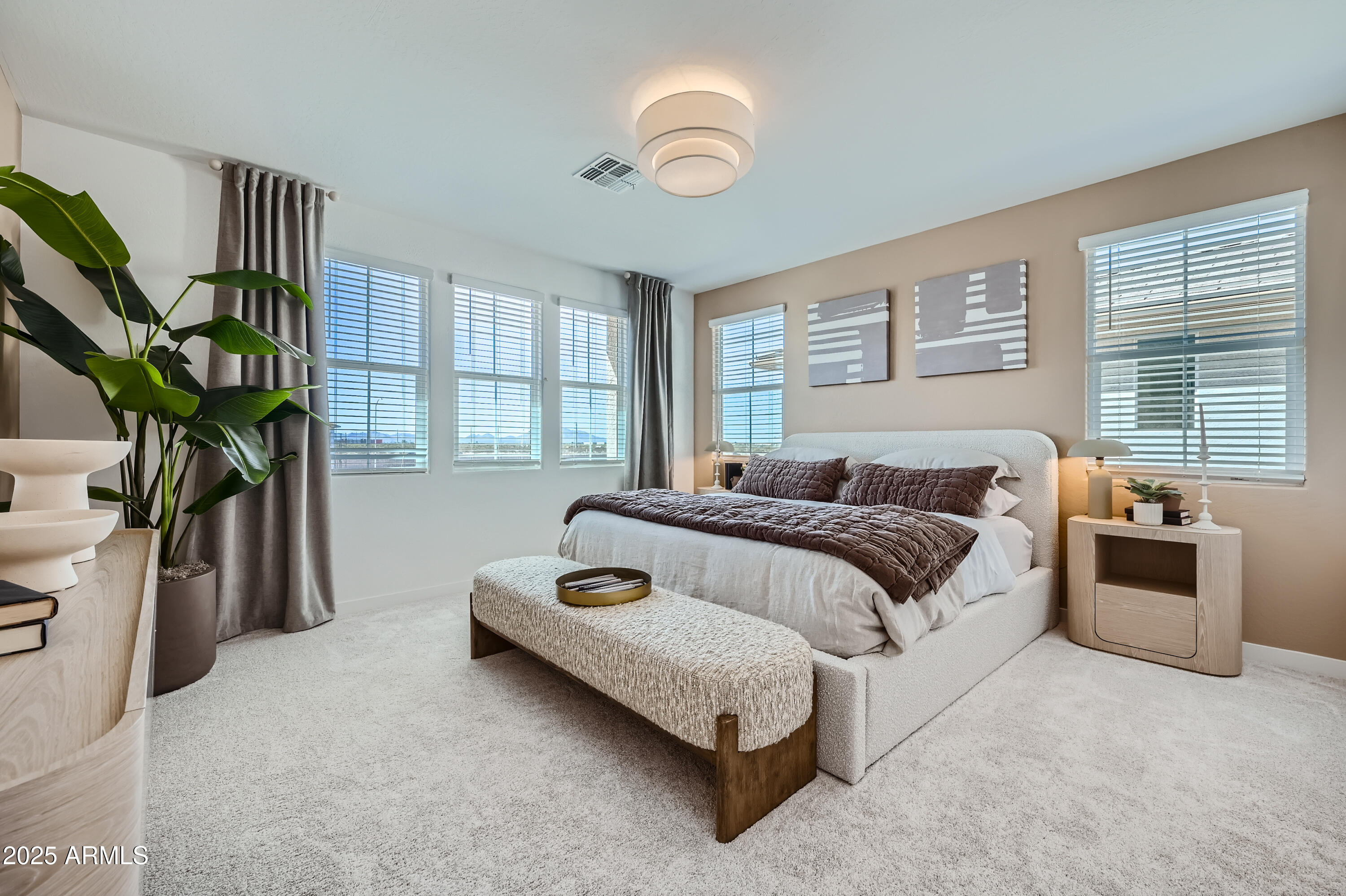 10049 E ULYSSES Avenue