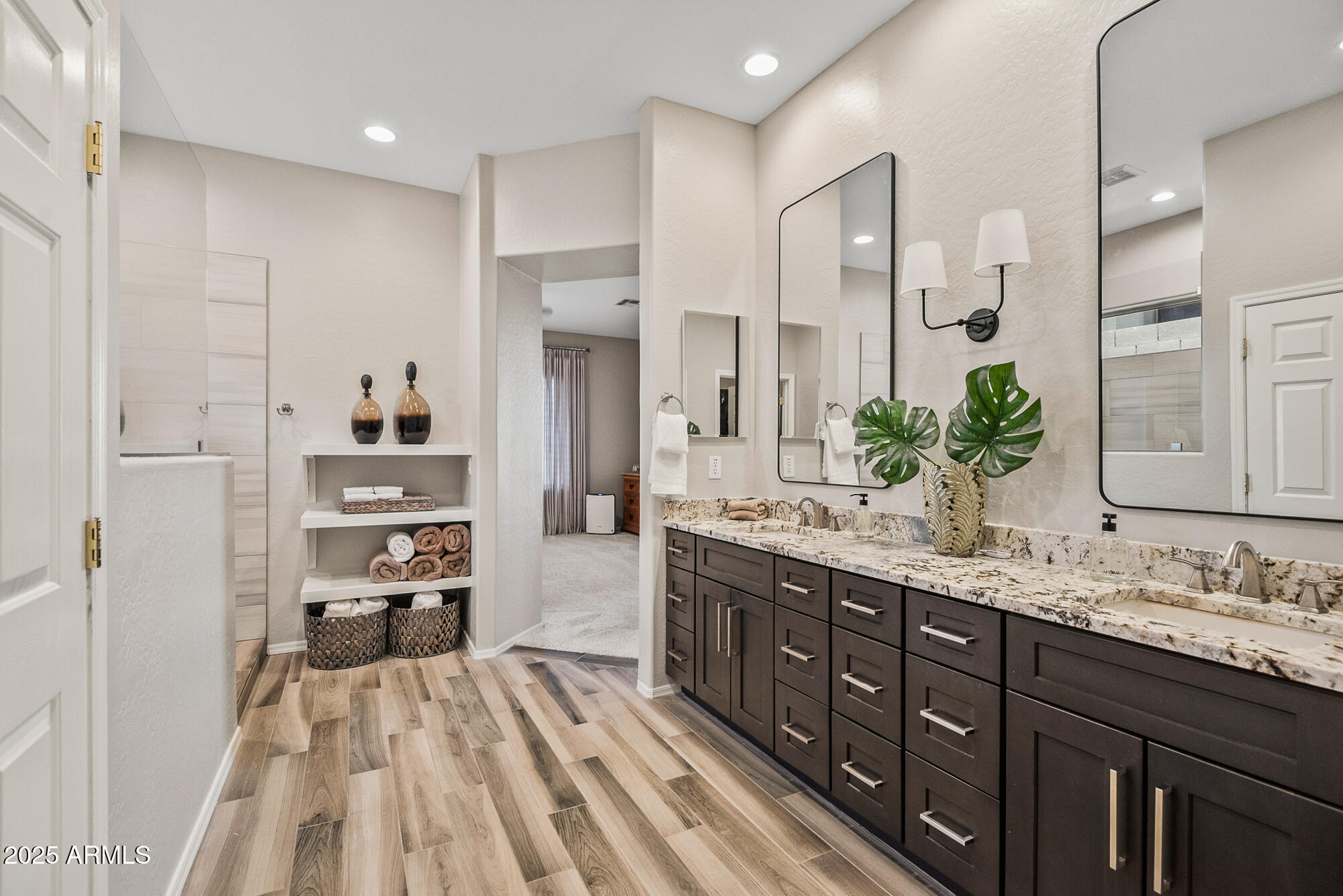 41731 N ROLLING GREEN Way