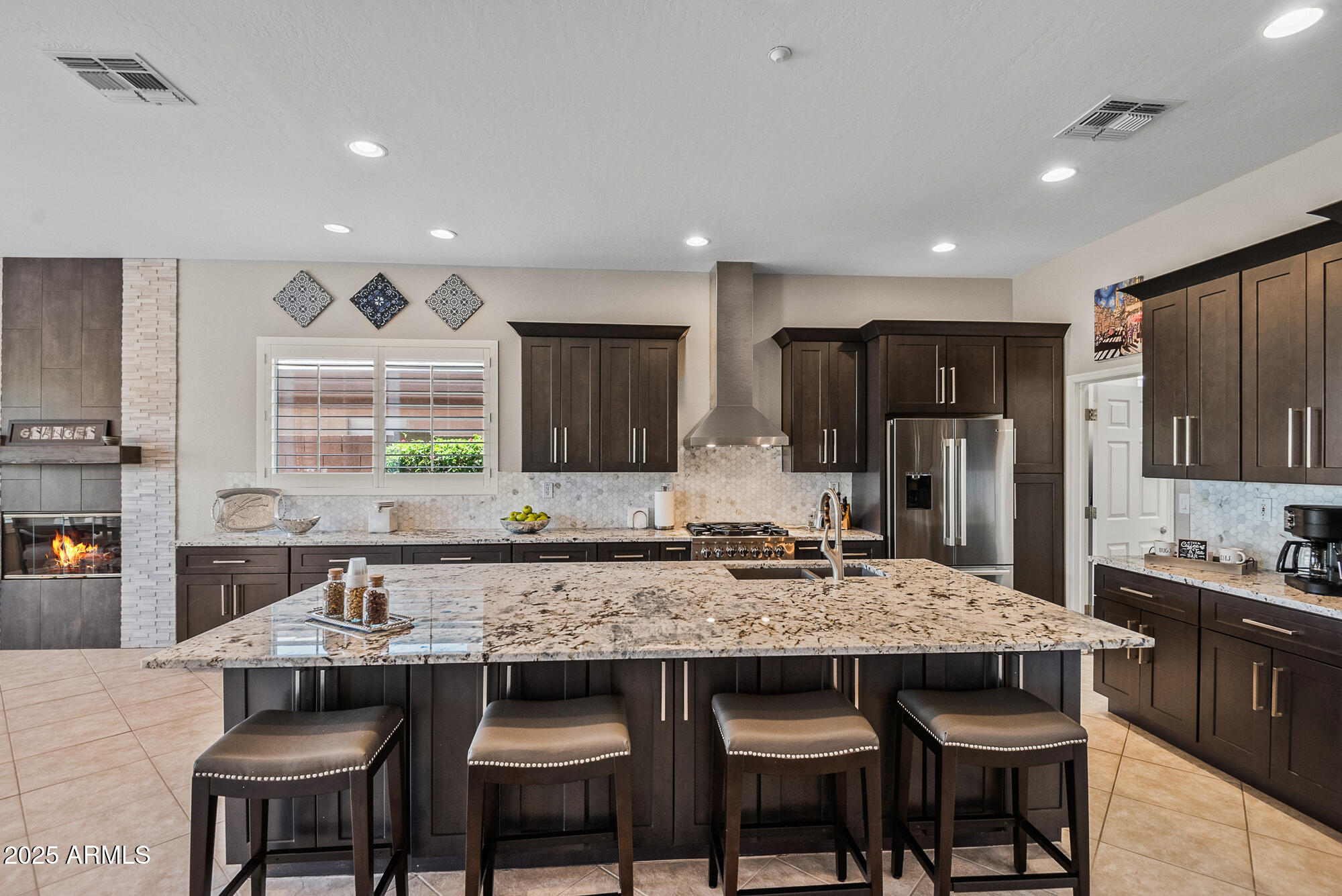 41731 N ROLLING GREEN Way