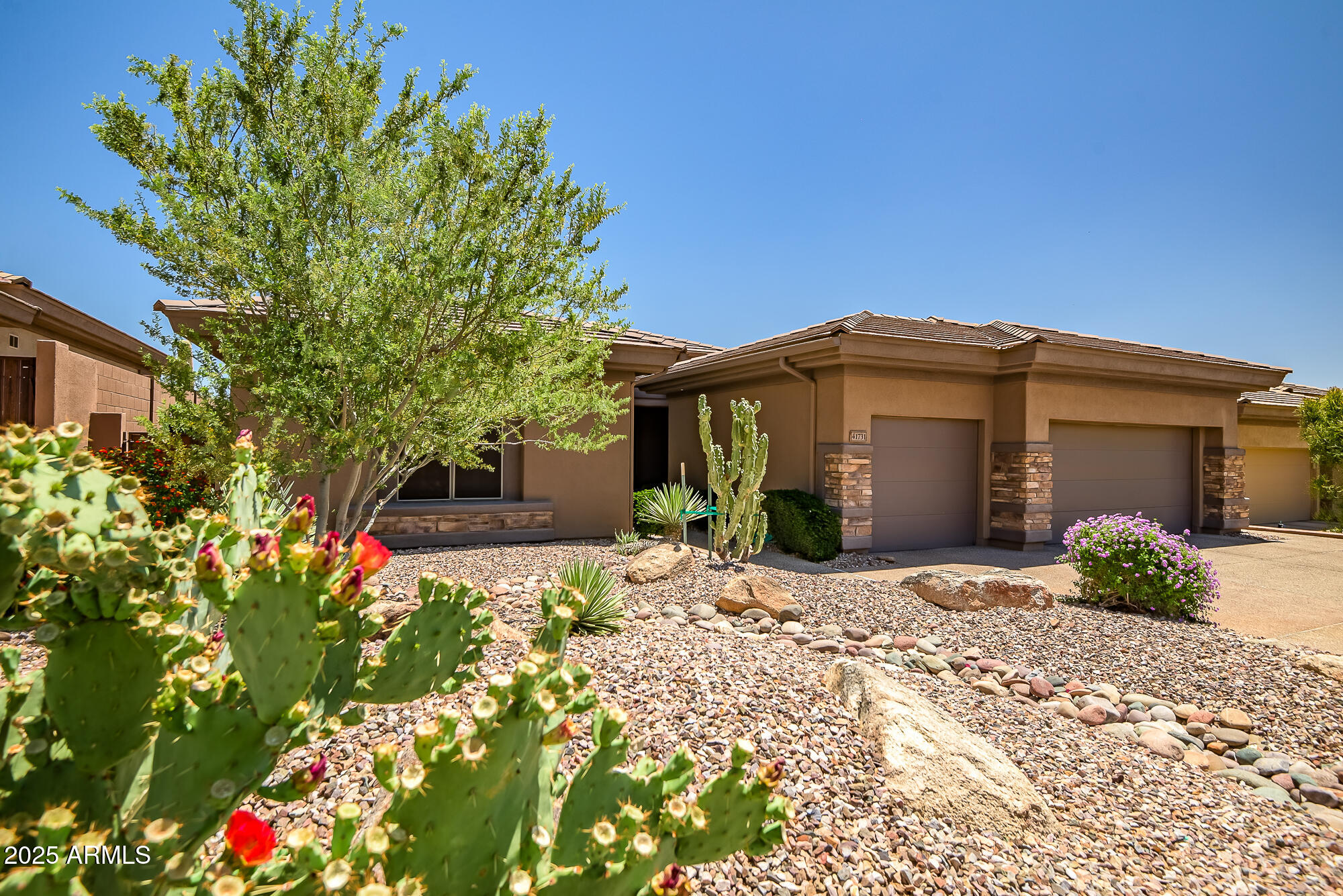 41731 N ROLLING GREEN Way