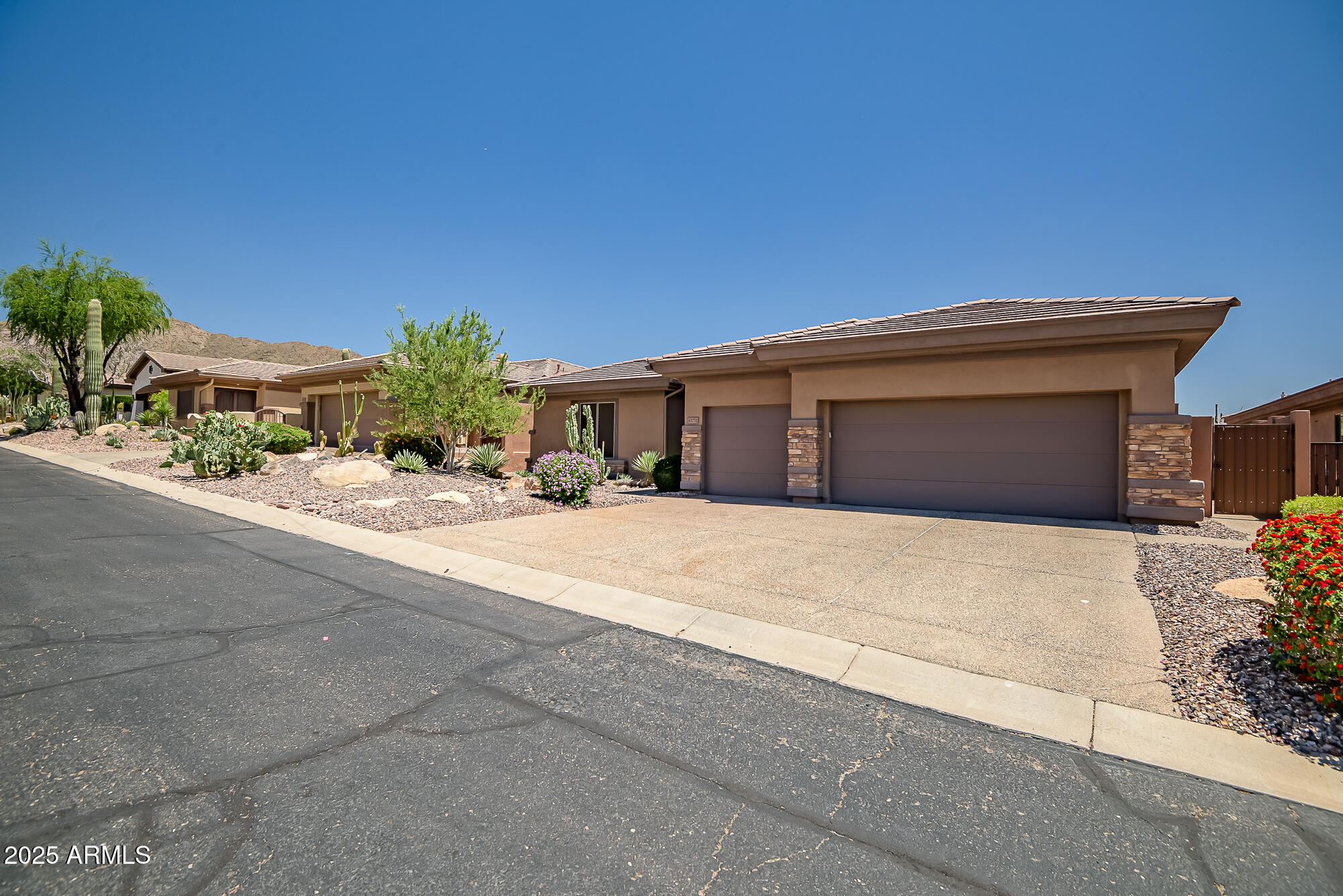 41731 N ROLLING GREEN Way