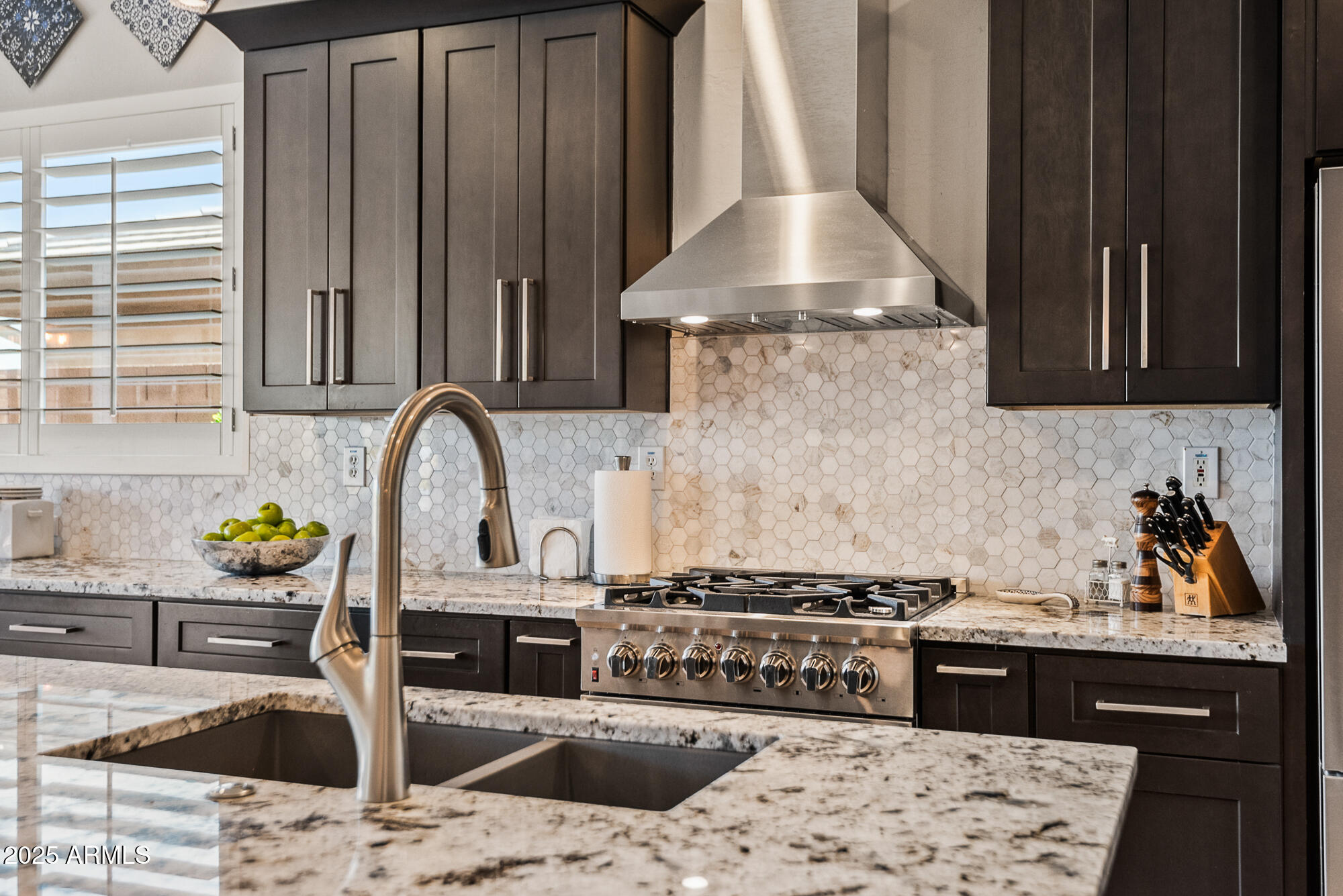 41731 N ROLLING GREEN Way