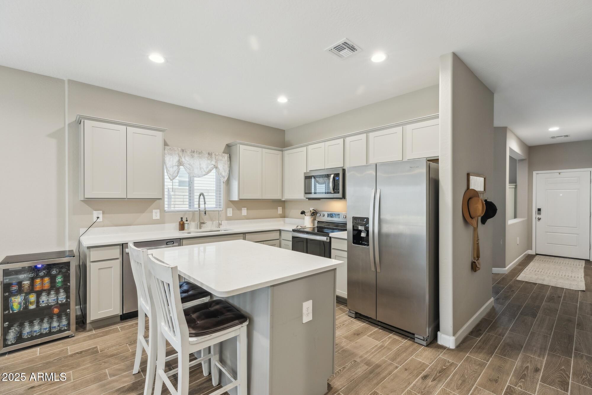 1281 W HIGHLAND Road