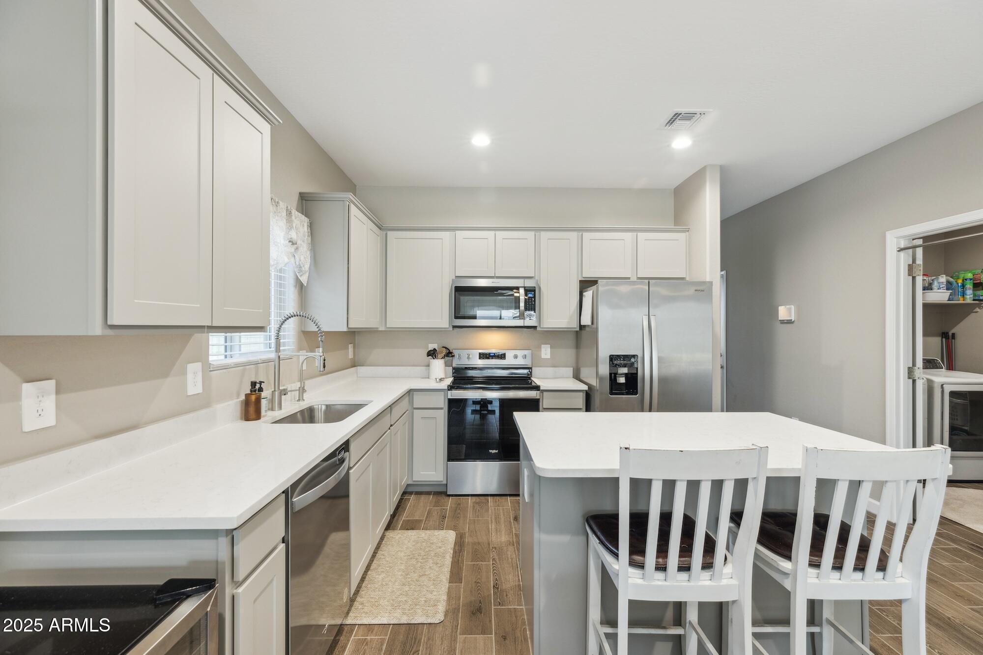 1281 W HIGHLAND Road