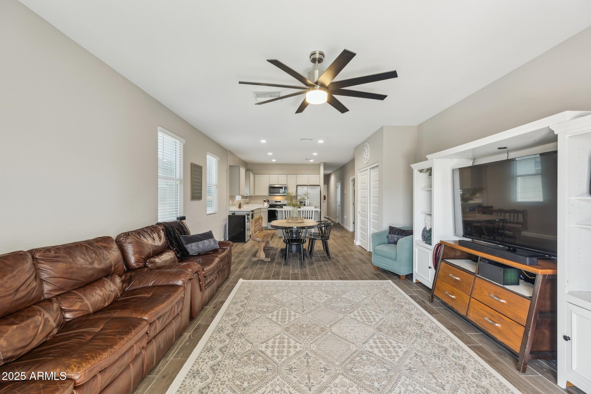 1281 W HIGHLAND Road