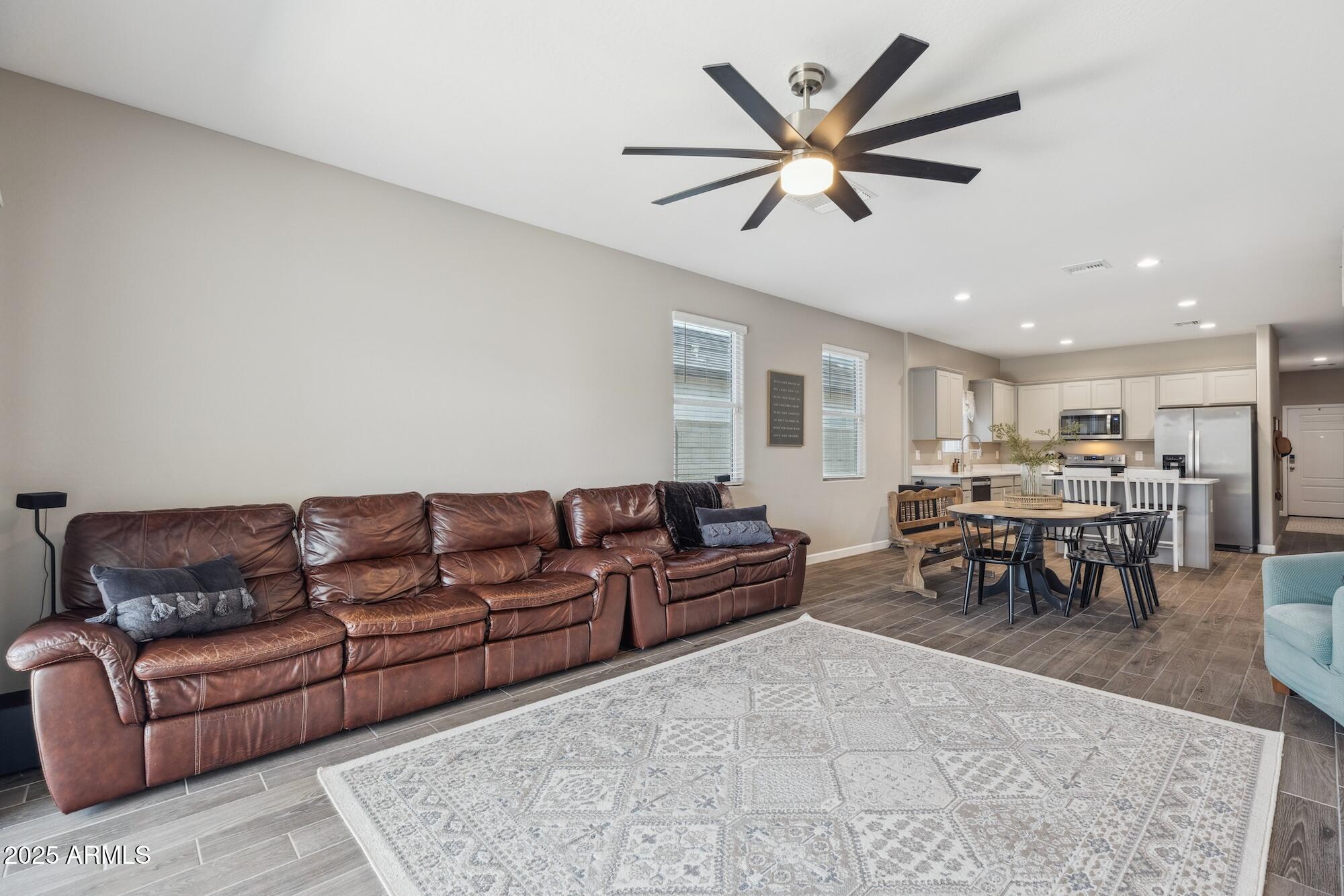 1281 W HIGHLAND Road