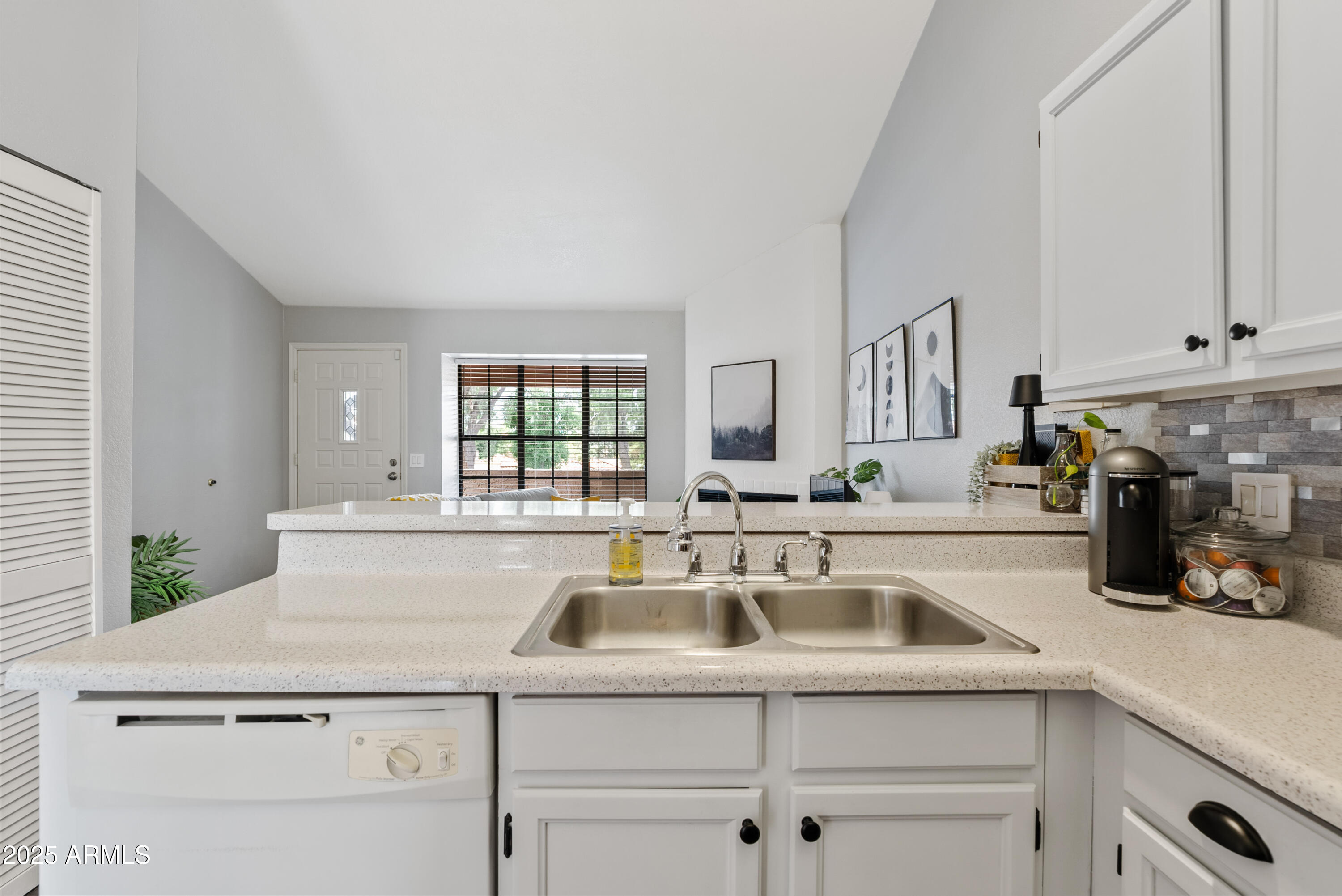 4901 E KELTON Lane, 1270