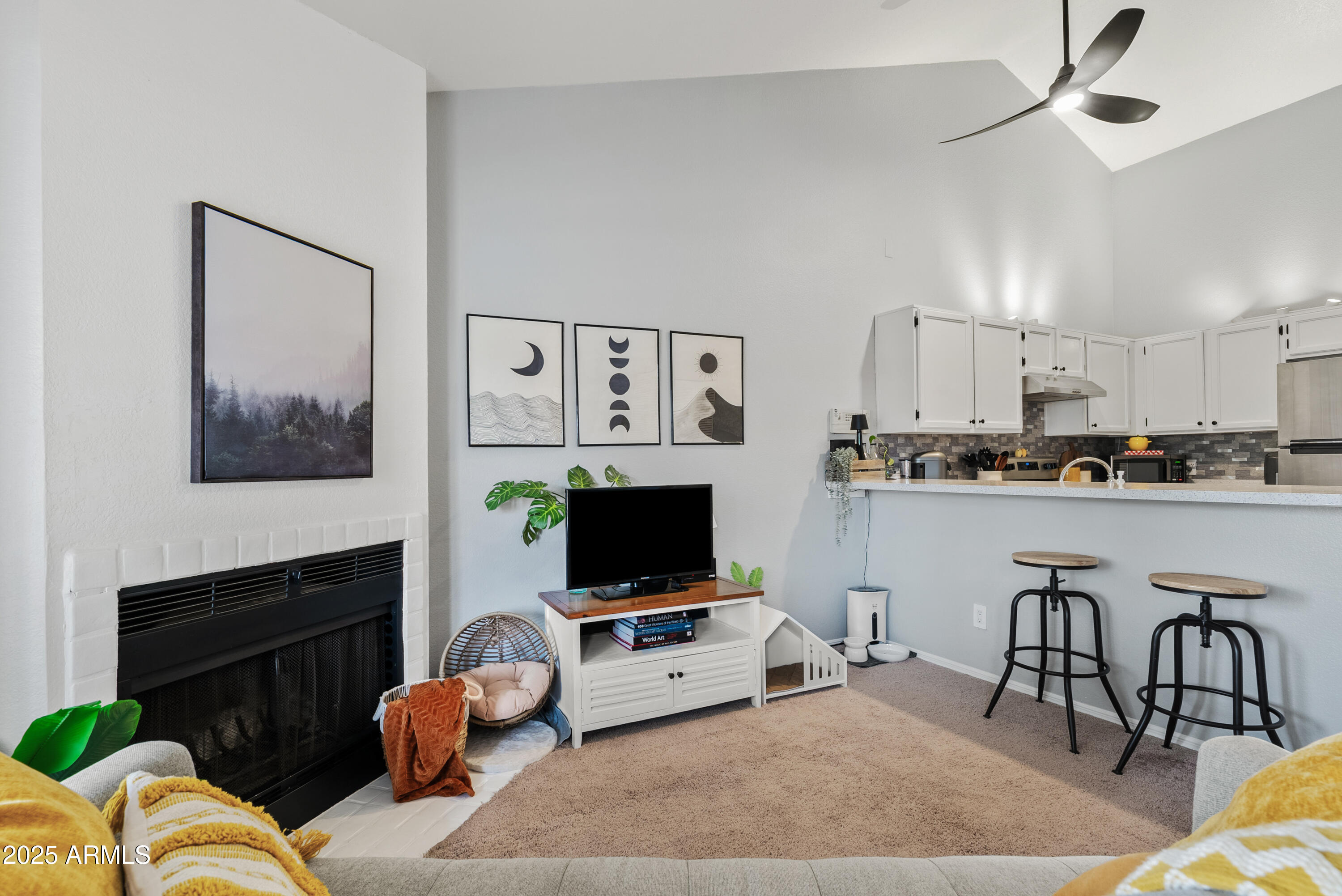 4901 E KELTON Lane, 1270