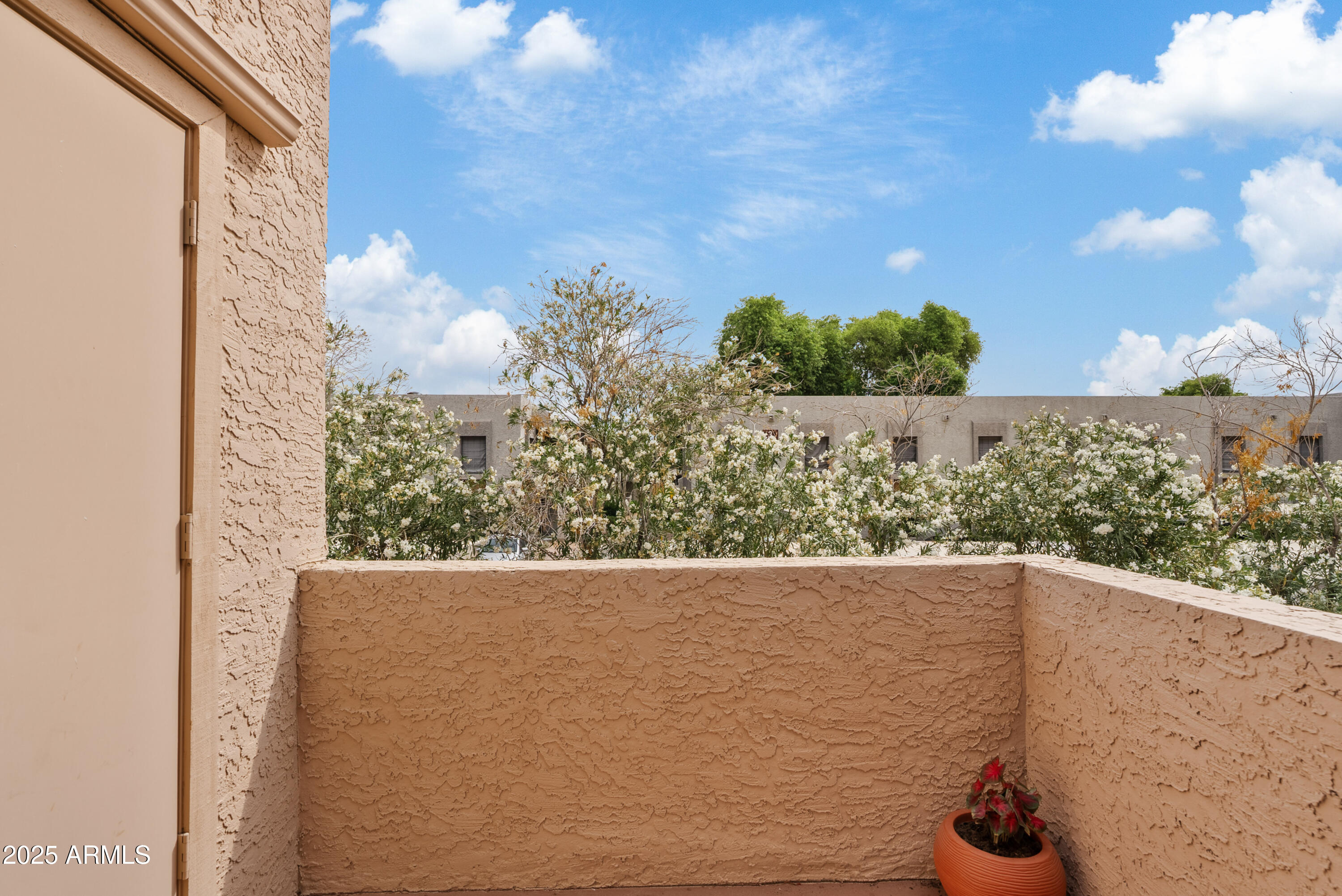 4901 E KELTON Lane, 1270