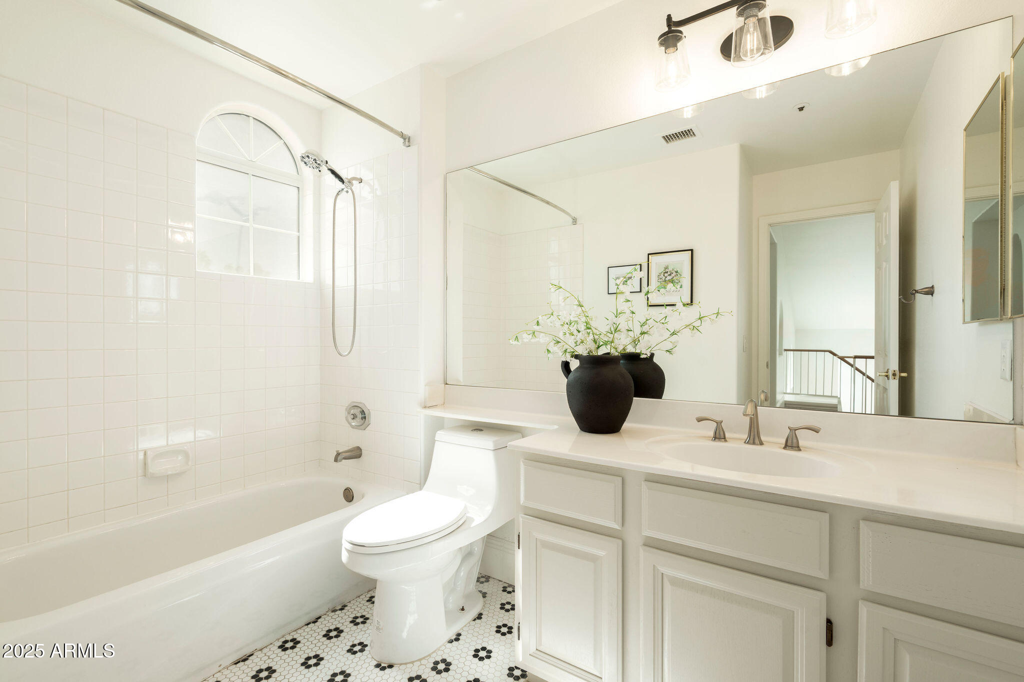 9224 E WINDROSE Drive