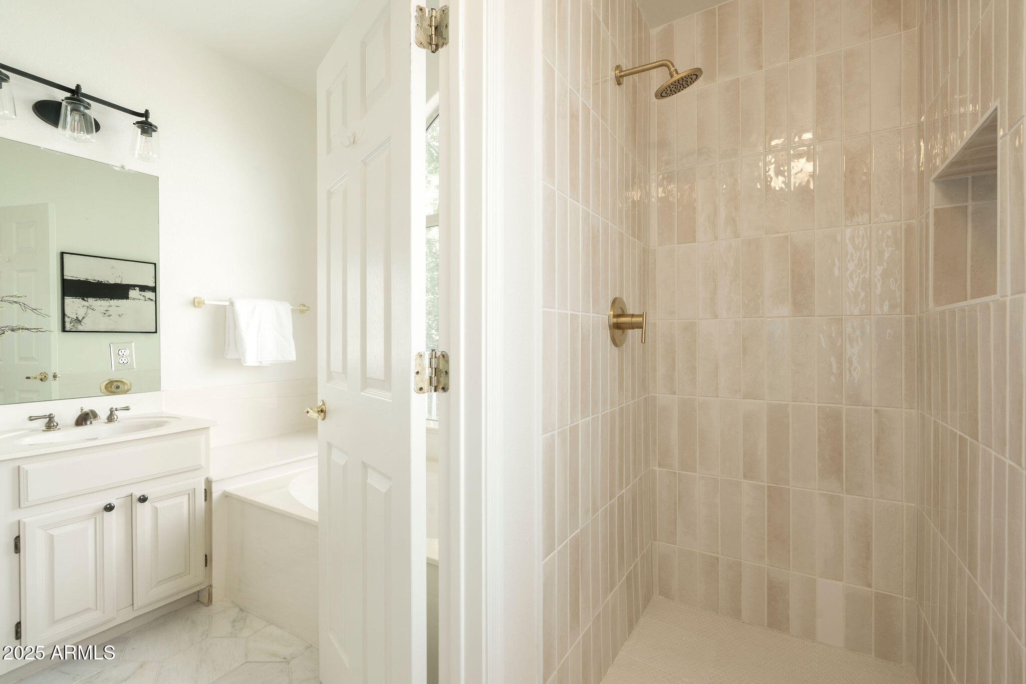 9224 E WINDROSE Drive