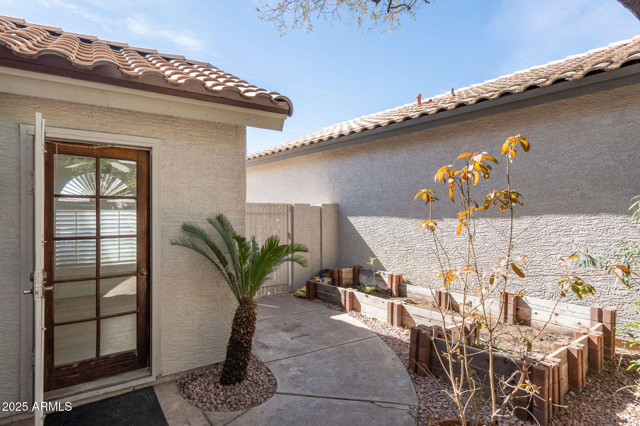 9224 E WINDROSE Drive