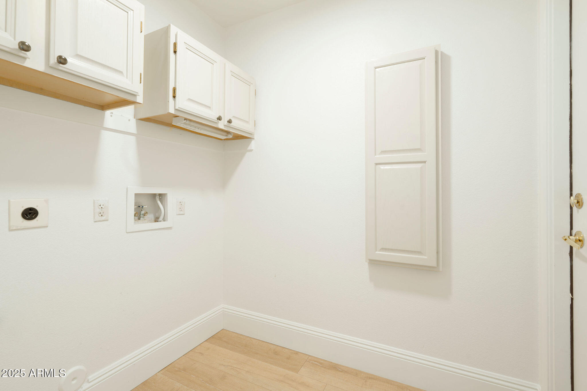 9224 E WINDROSE Drive