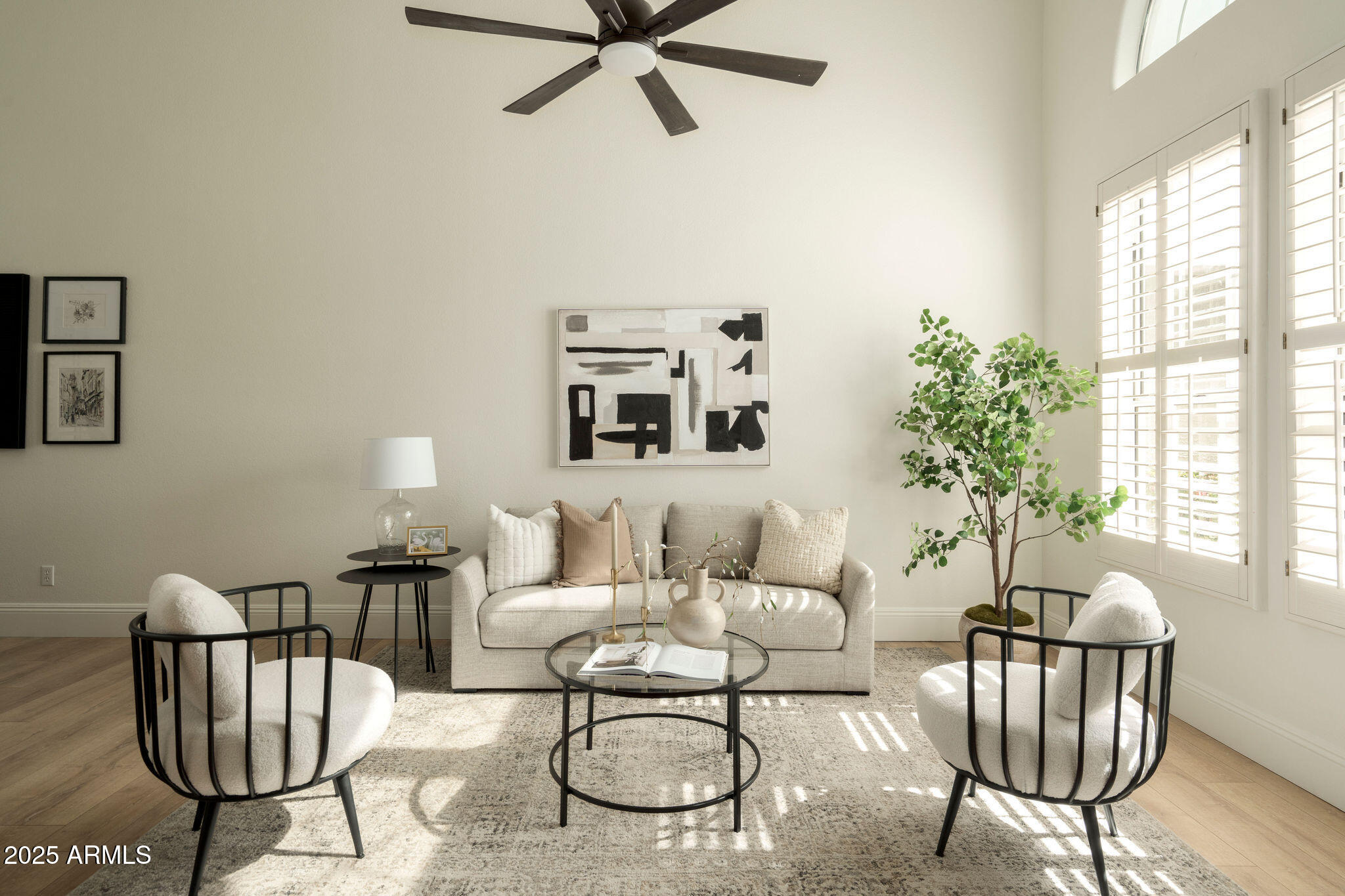 9224 E WINDROSE Drive