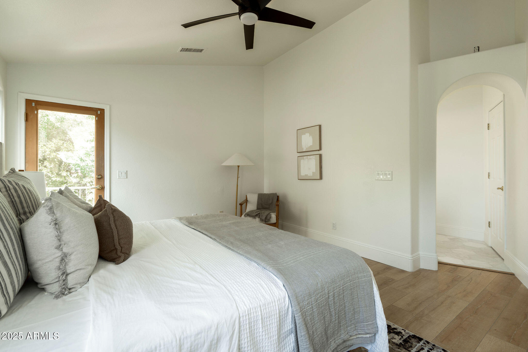 9224 E WINDROSE Drive