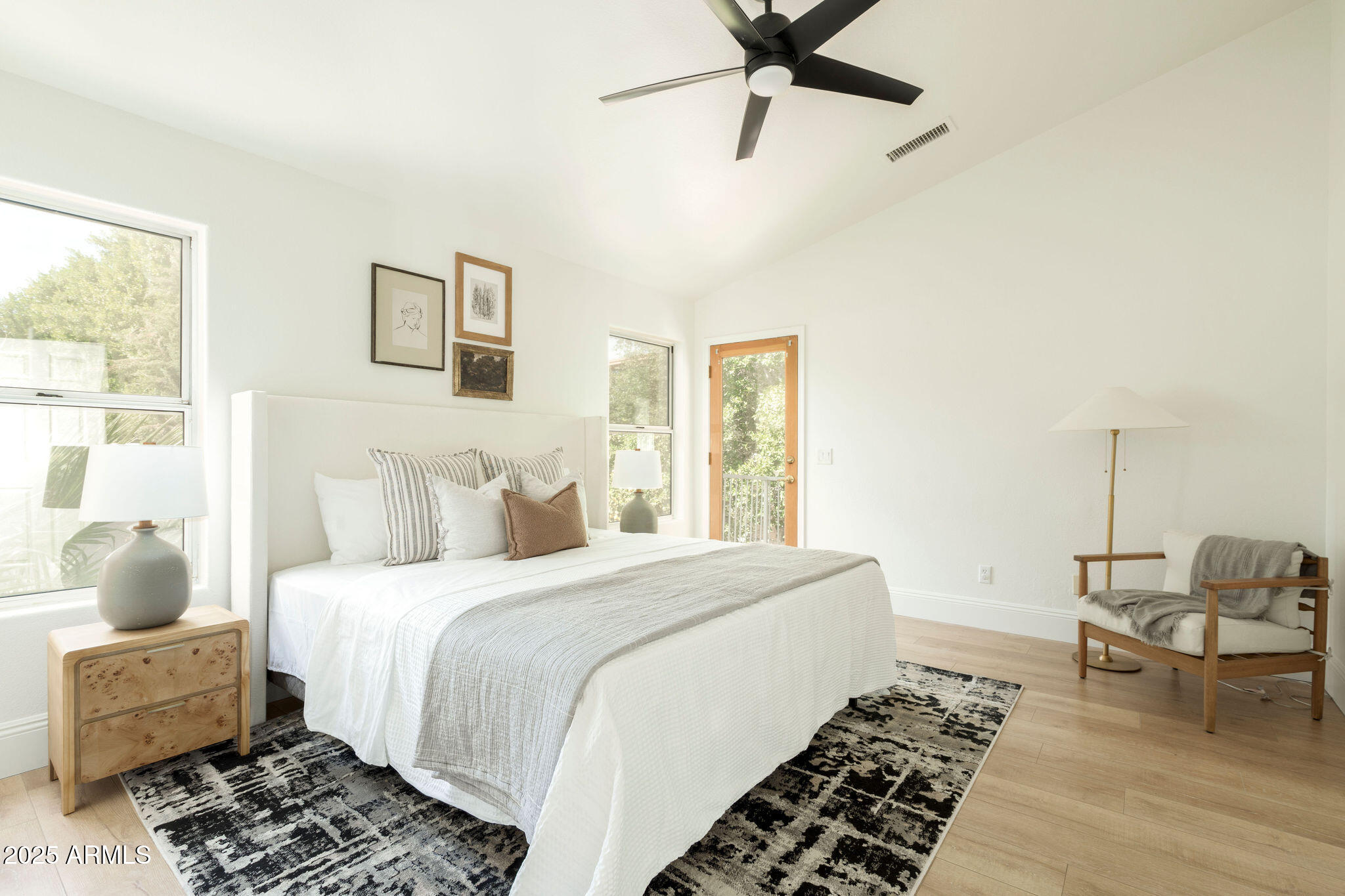 9224 E WINDROSE Drive