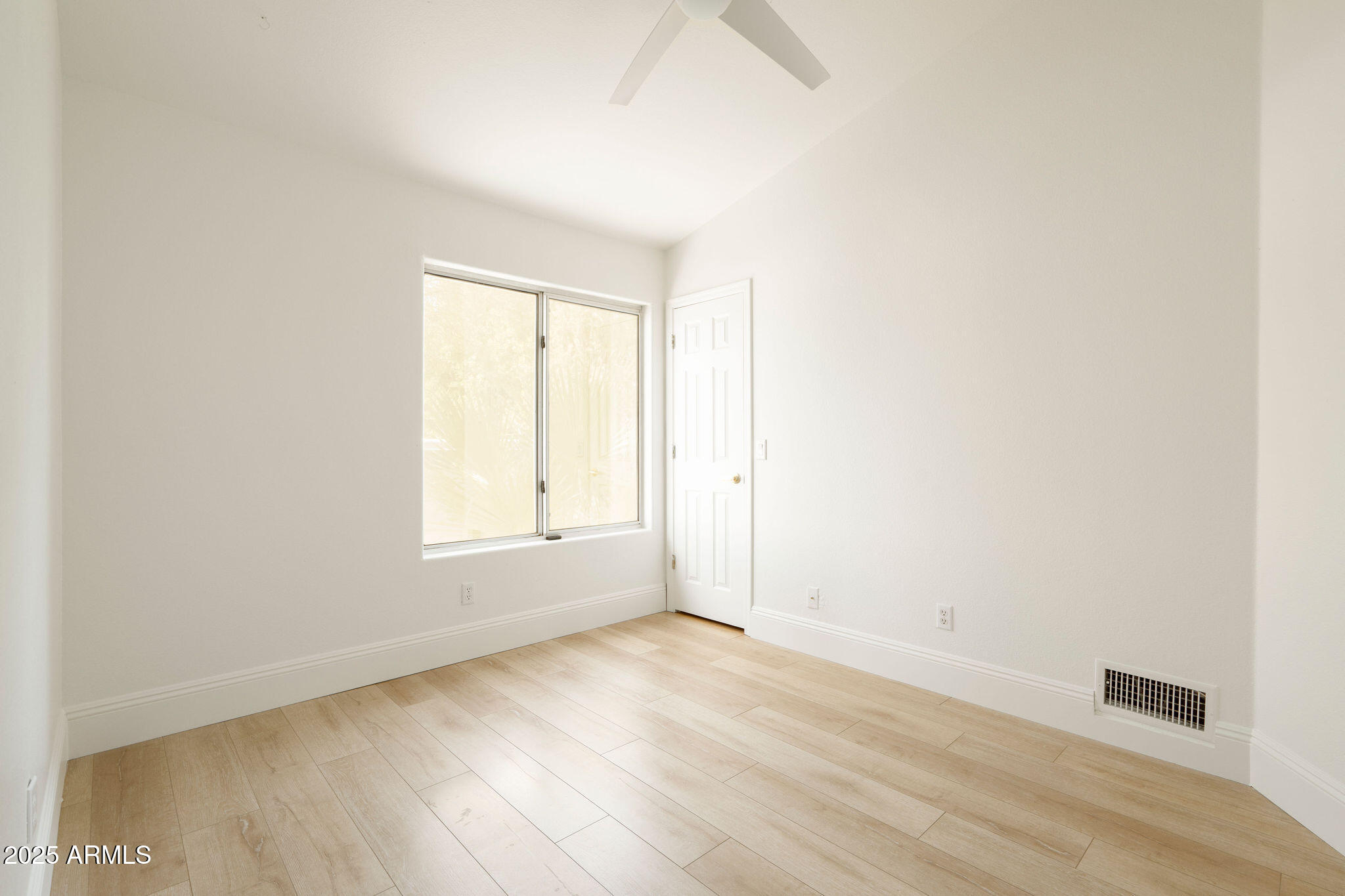 9224 E WINDROSE Drive