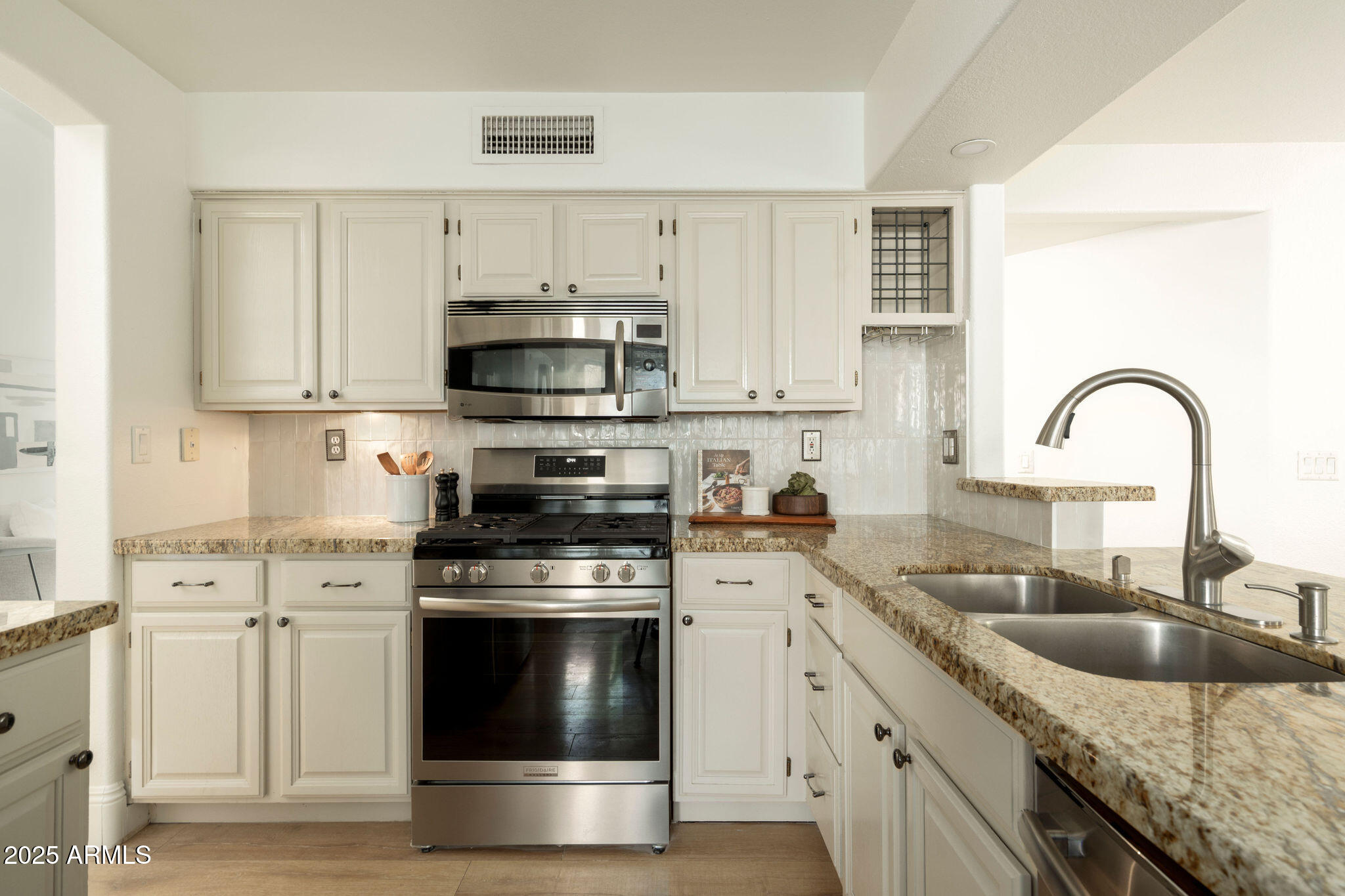 9224 E WINDROSE Drive