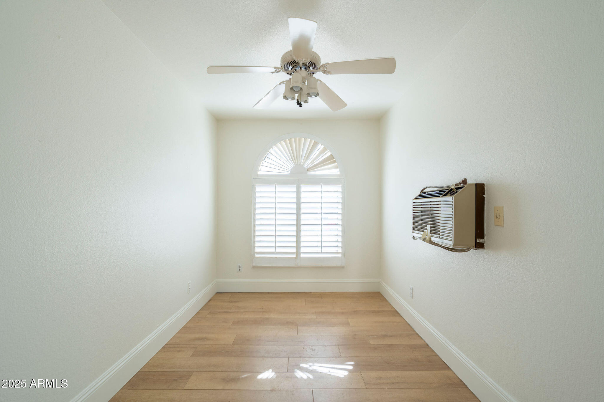 9224 E WINDROSE Drive