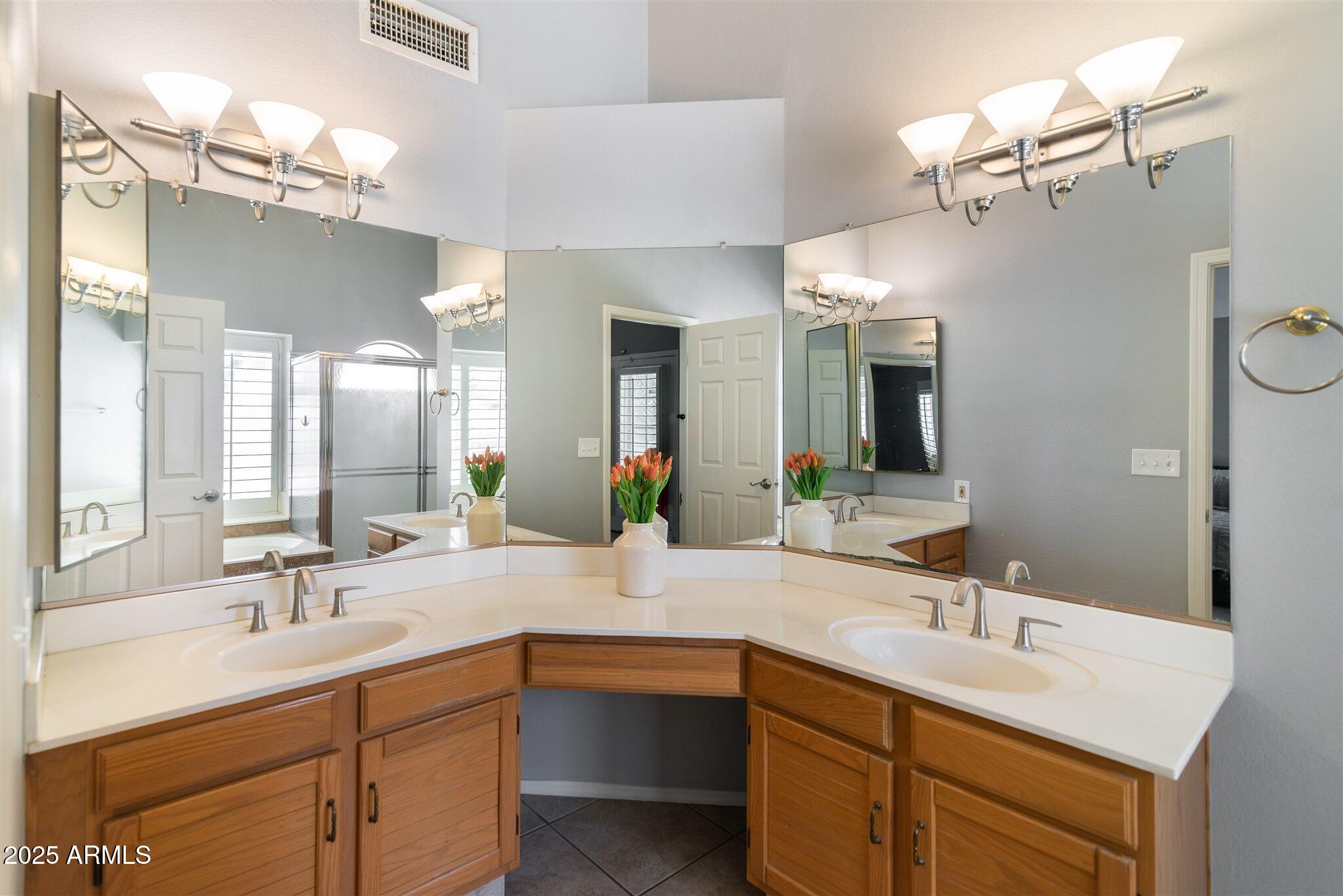 5132 E GRANDVIEW Road