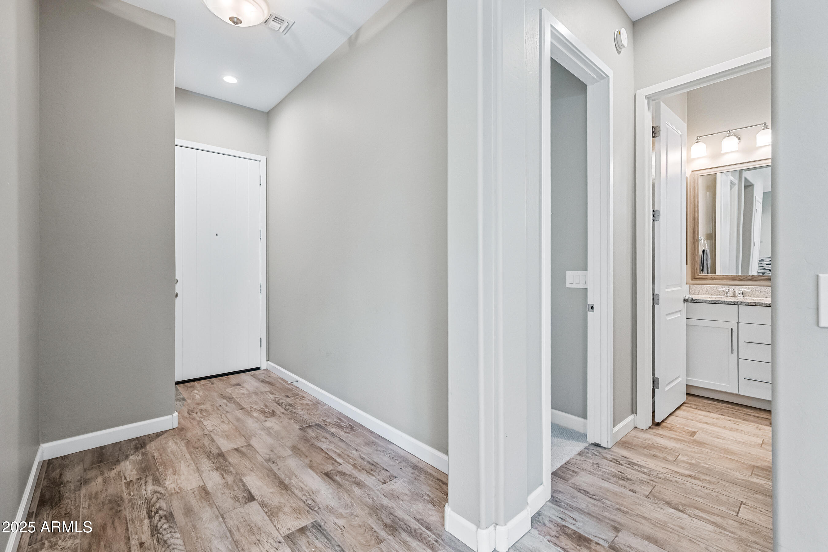 2315 W DUANE Lane