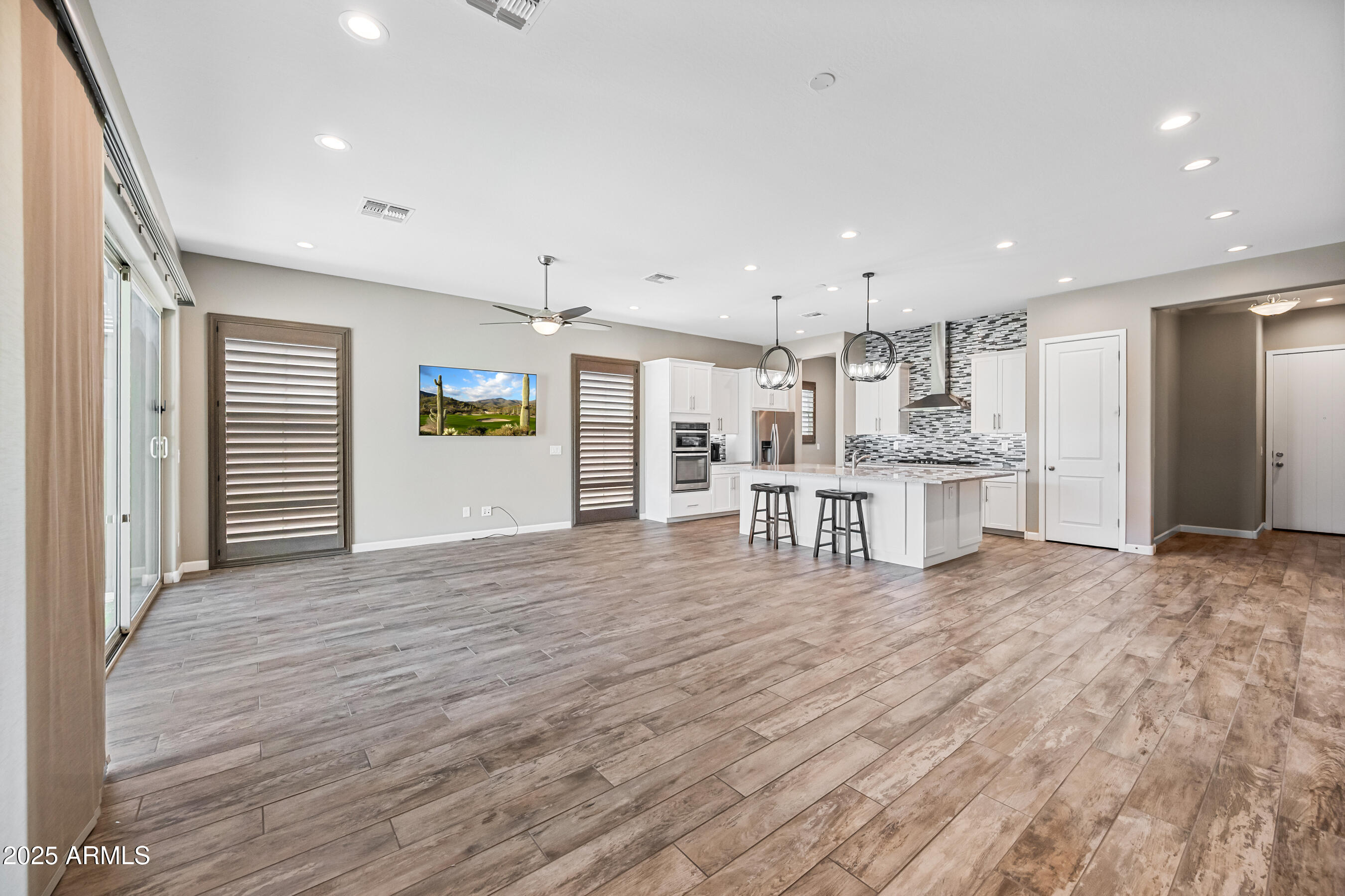 2315 W DUANE Lane