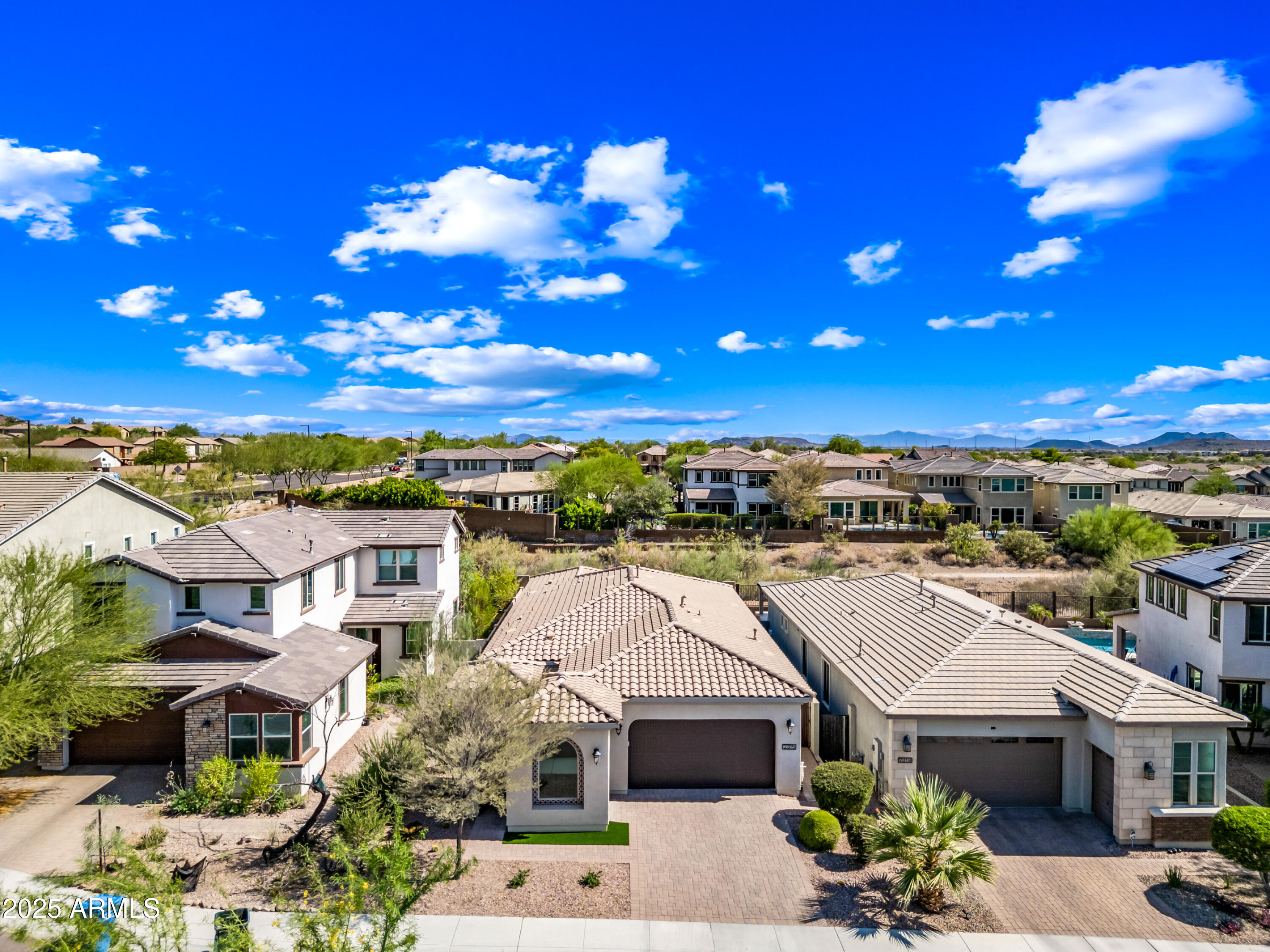 2315 W DUANE Lane
