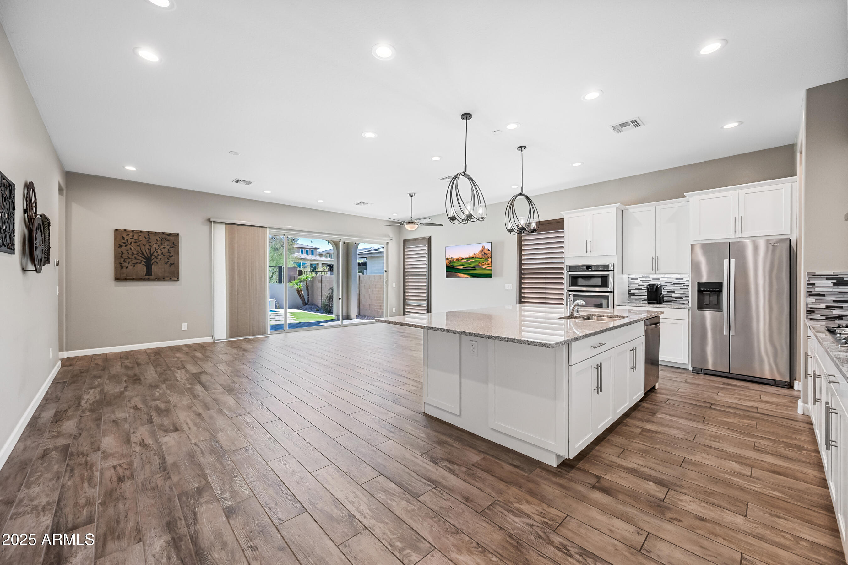 2315 W DUANE Lane