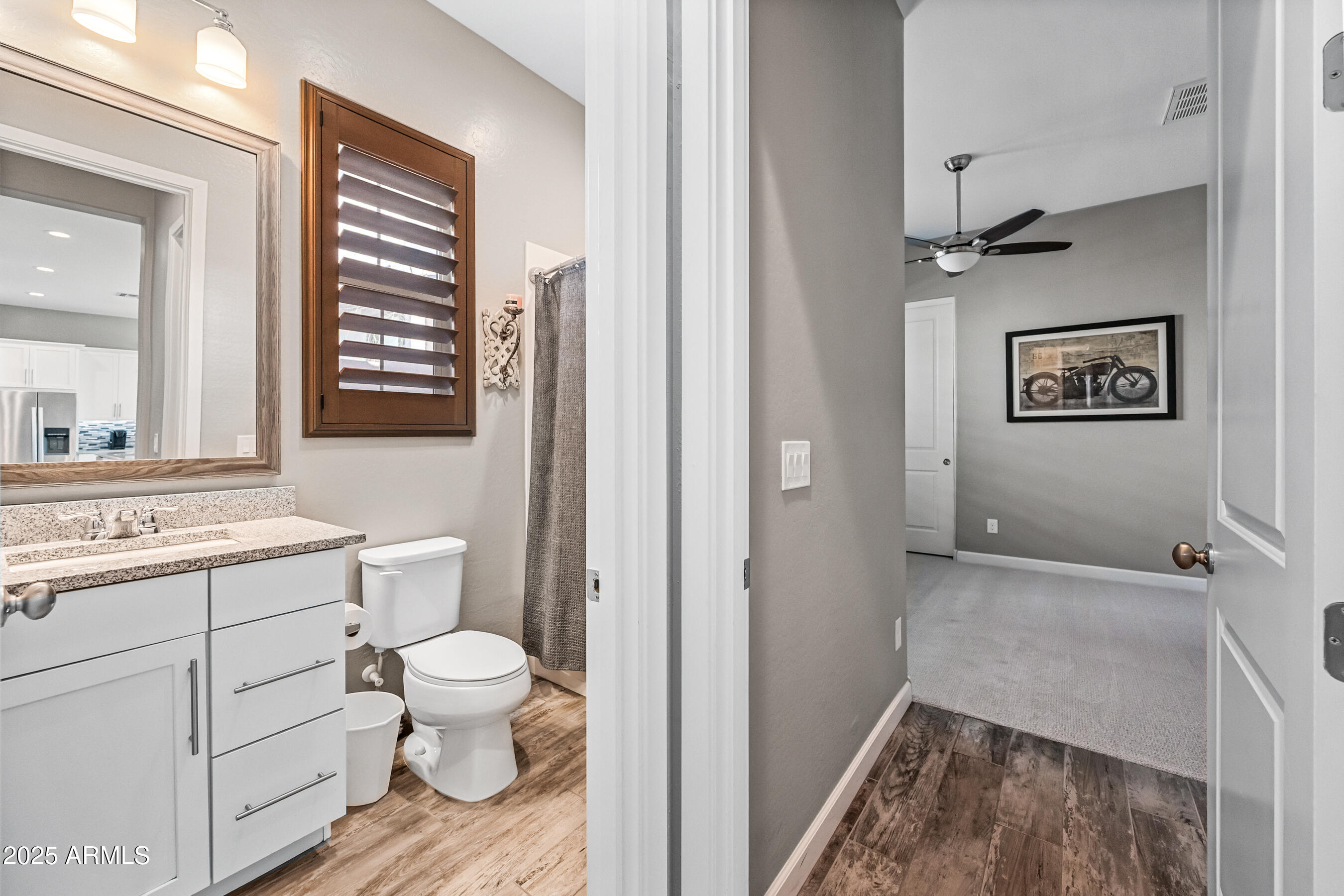 2315 W DUANE Lane