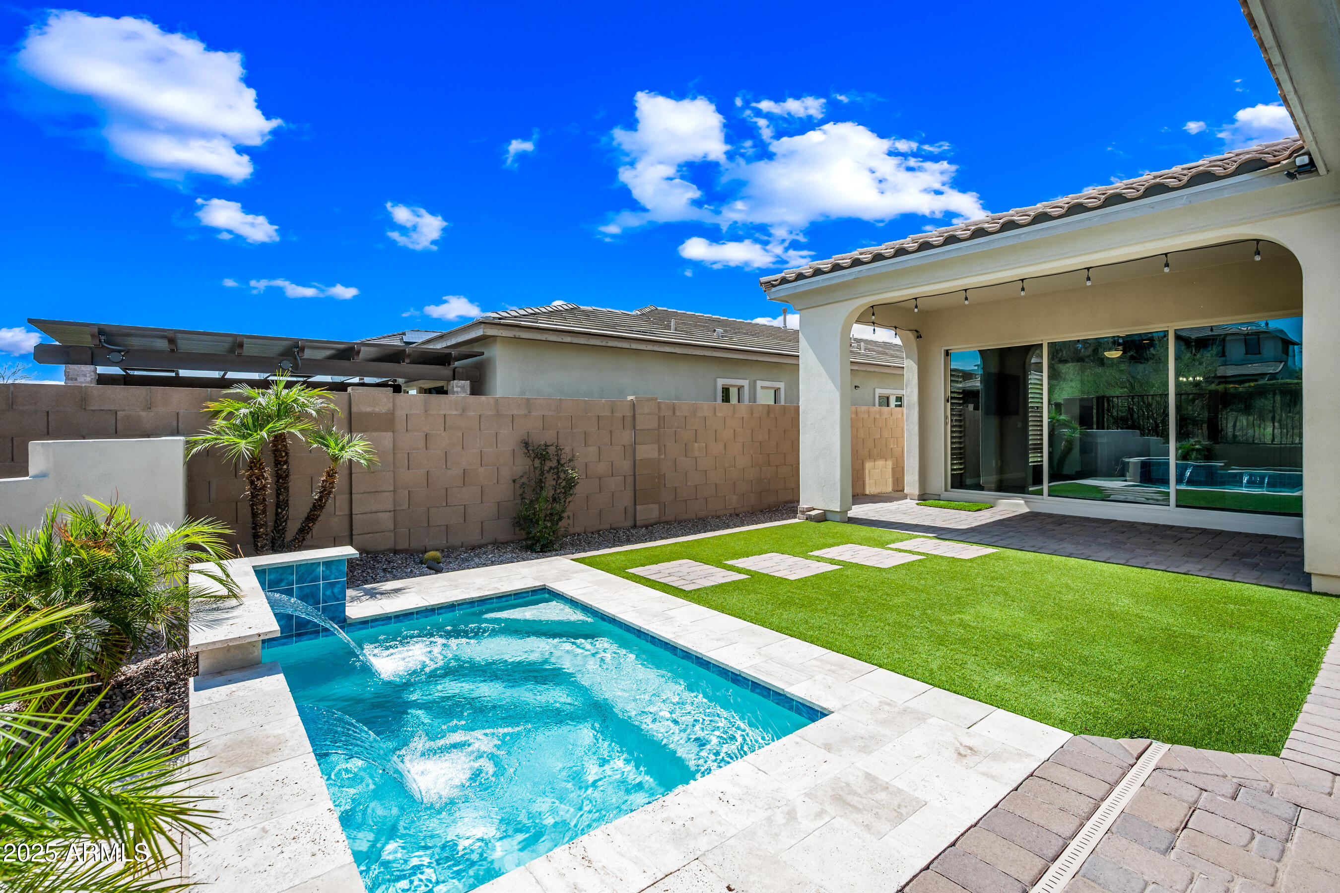 2315 W DUANE Lane
