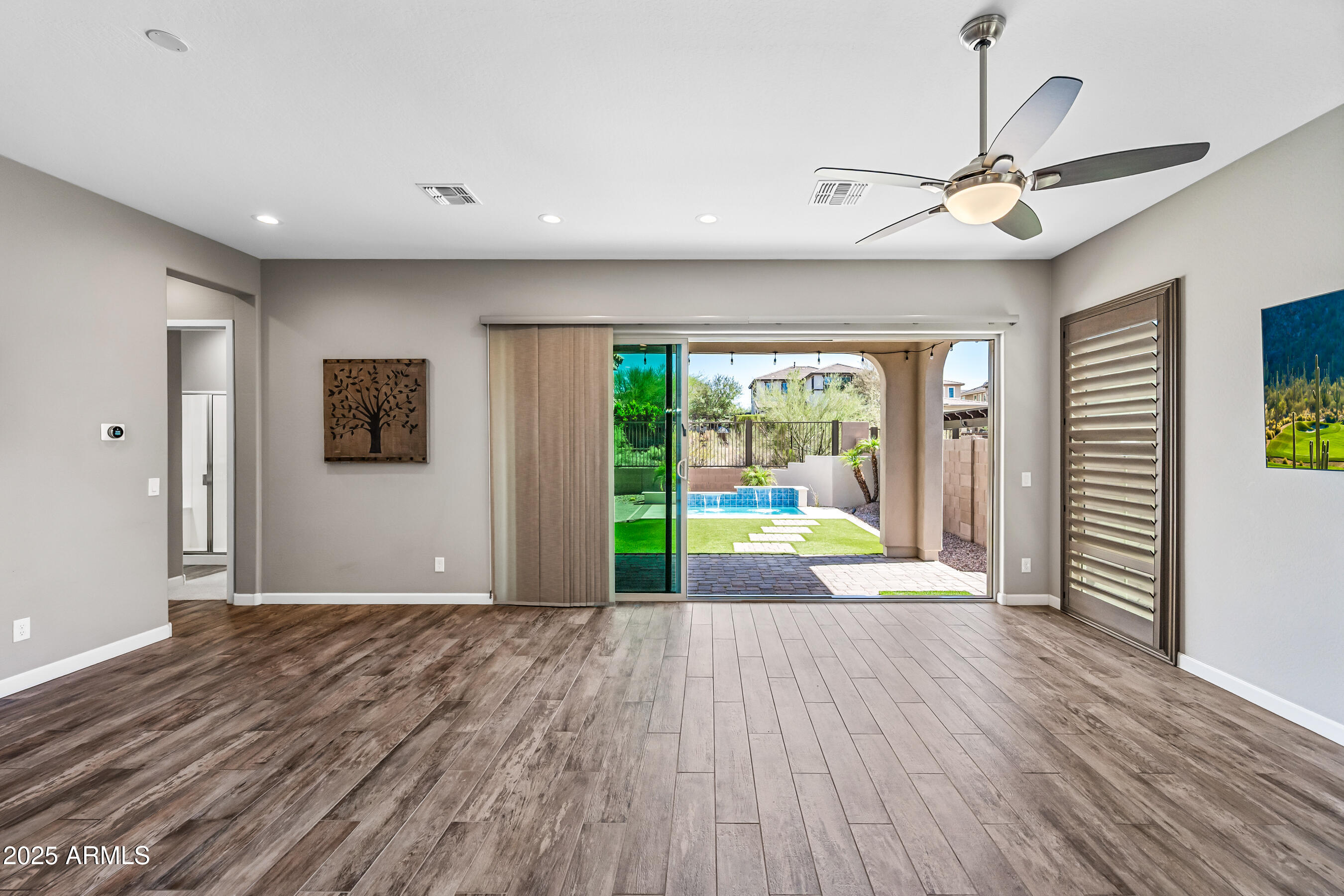2315 W DUANE Lane