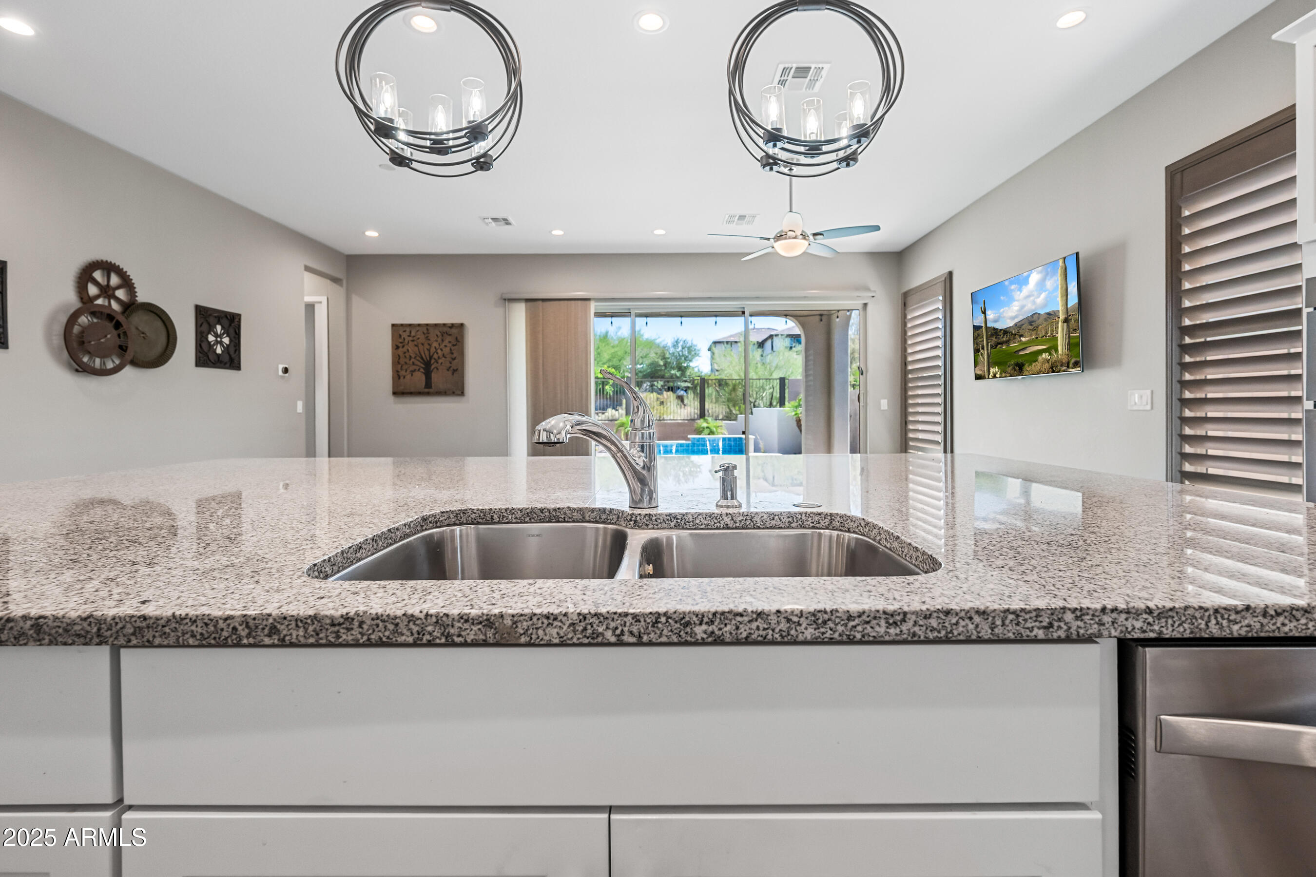 2315 W DUANE Lane