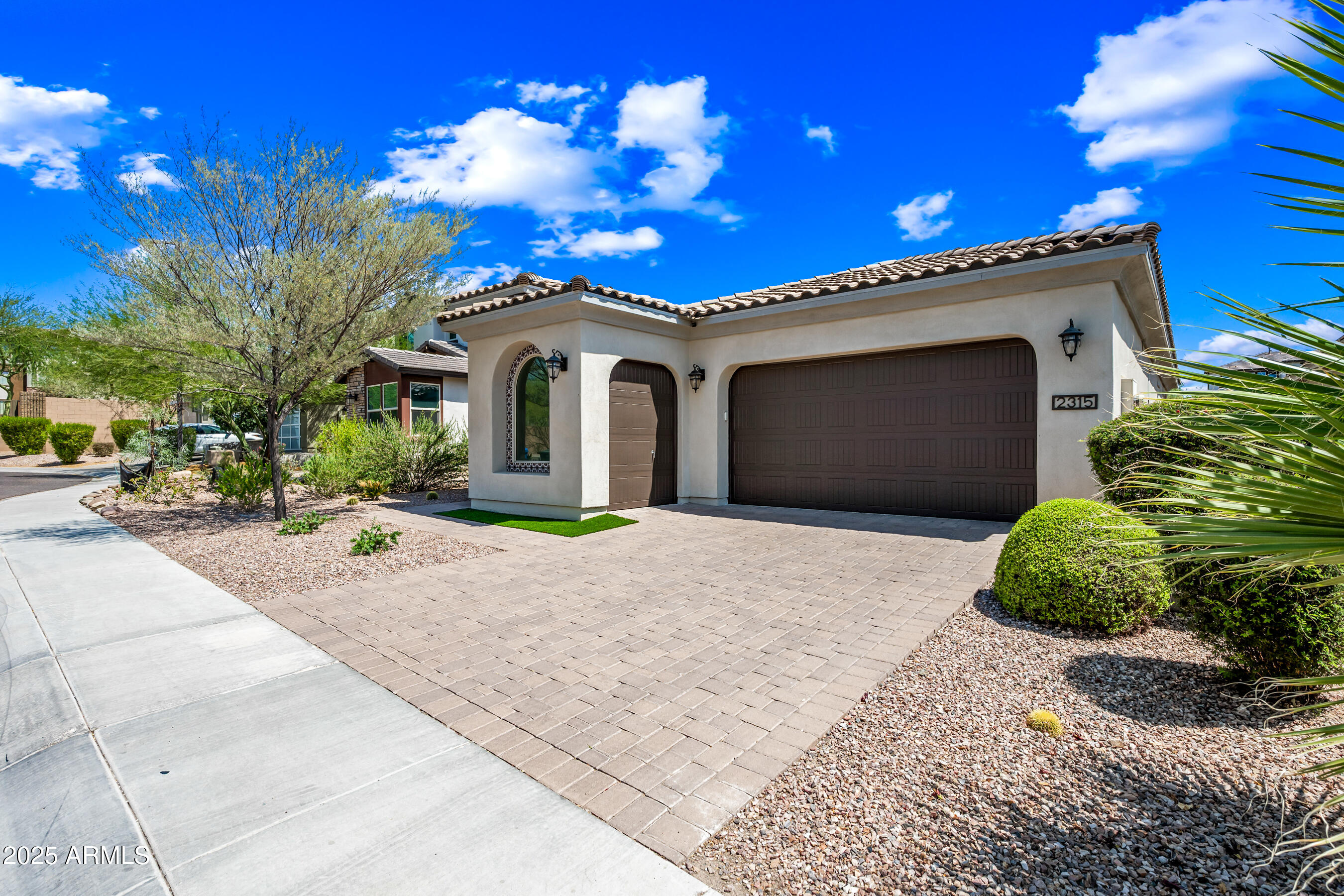 2315 W DUANE Lane