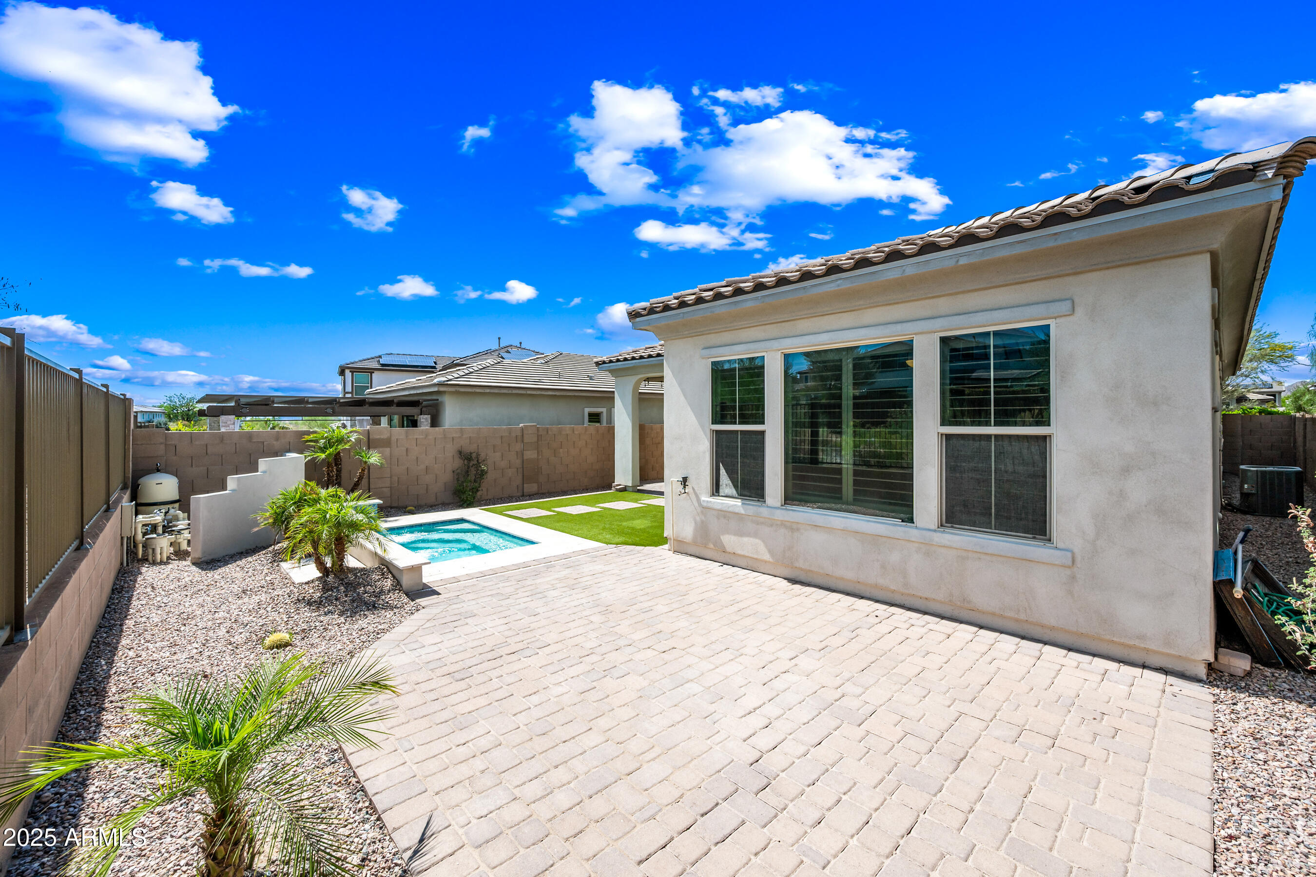 2315 W DUANE Lane